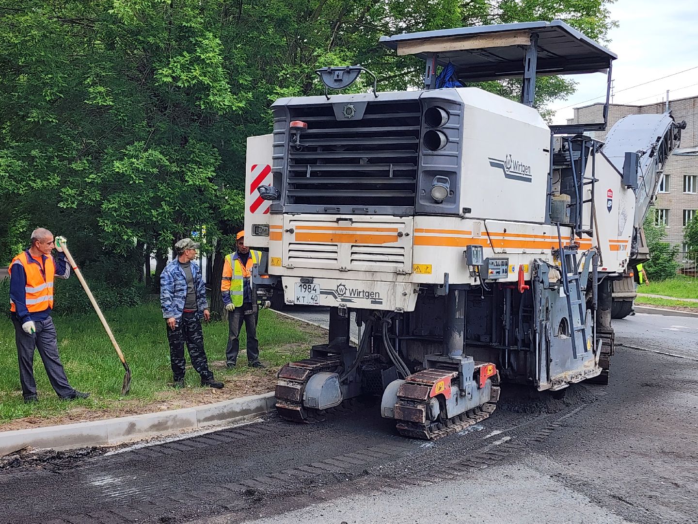 чехов, улица мира, дорожный ремонт, обновление тротуара, проезжая часть, замена покрытия, обустройство парковок, автостоянки, госпрограмма московской области,  развитие дорожного комплекса,