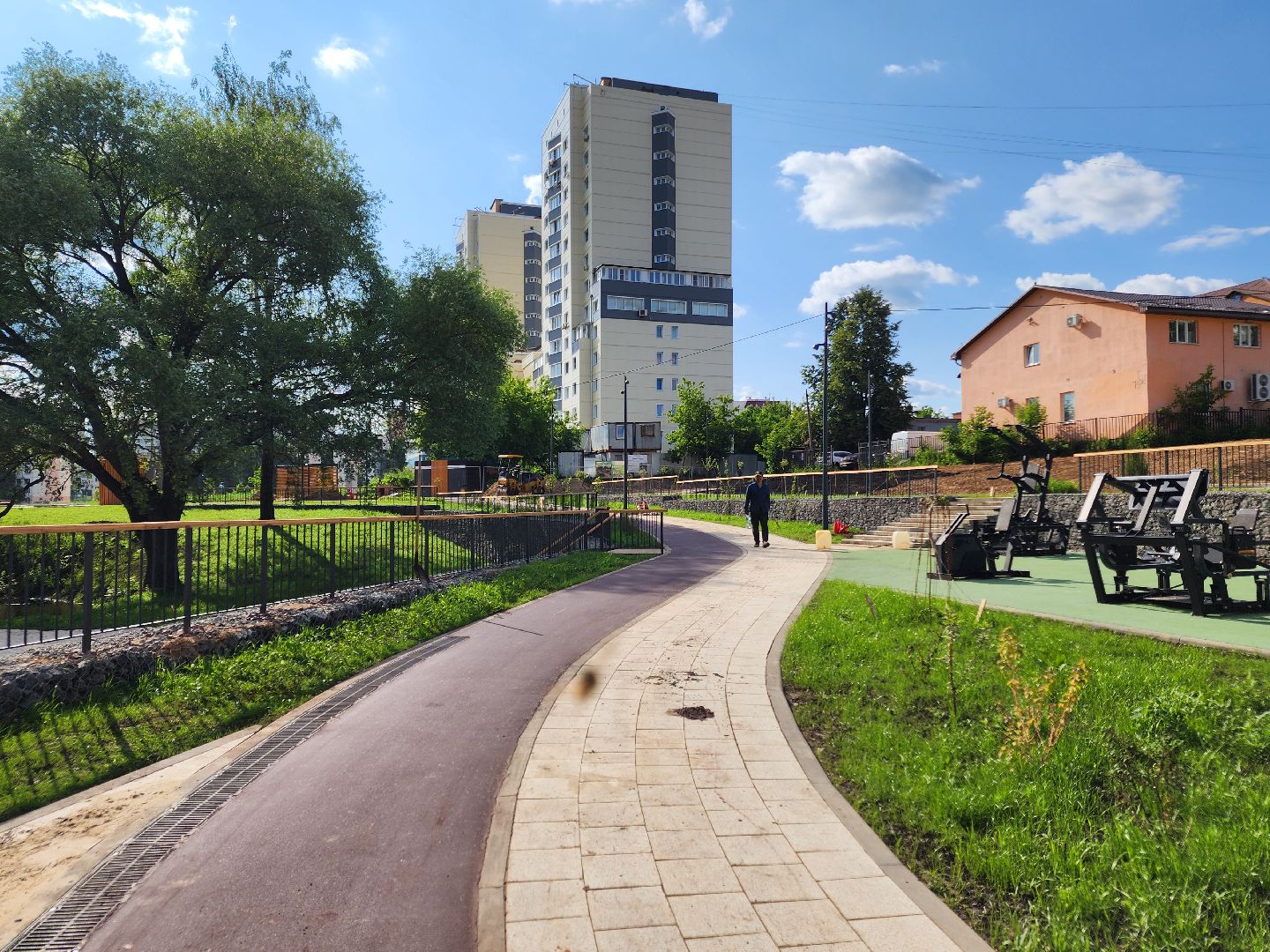 чехов, улица береговая, набережная реки теребенка, благоустройство, реконструкция, обновление, спортивные площадки, детские площадки, игровые комплексы, тренажеры, настольный теннис, место для выгула собак, смотровая площадка, госпрограмма московской области, формирование комфортной городской среды,