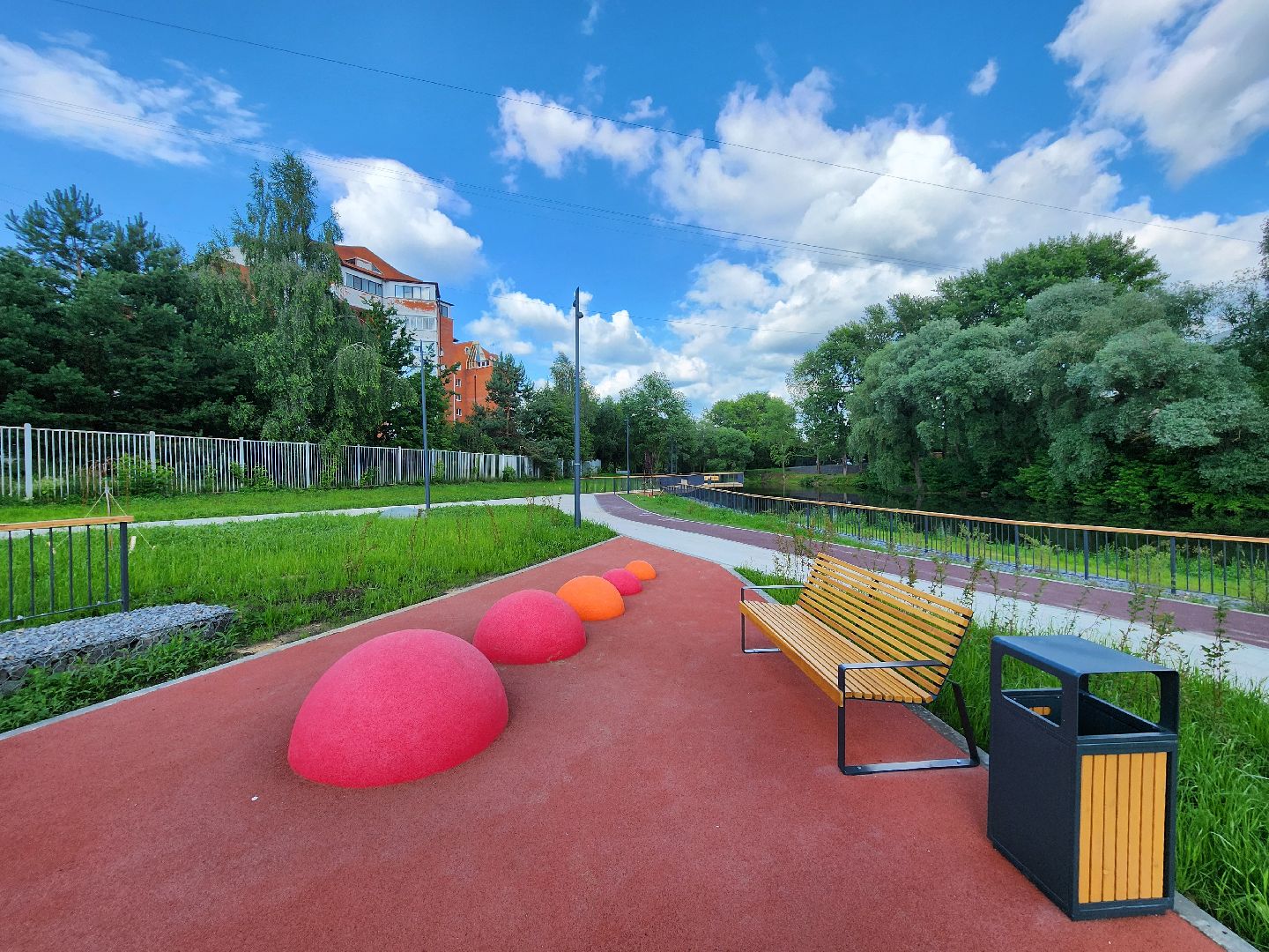 чехов, улица береговая, набережная реки теребенка, благоустройство, реконструкция, обновление, спортивные площадки, детские площадки, игровые комплексы, тренажеры, настольный теннис, место для выгула собак, смотровая площадка, госпрограмма московской области, формирование комфортной городской среды,