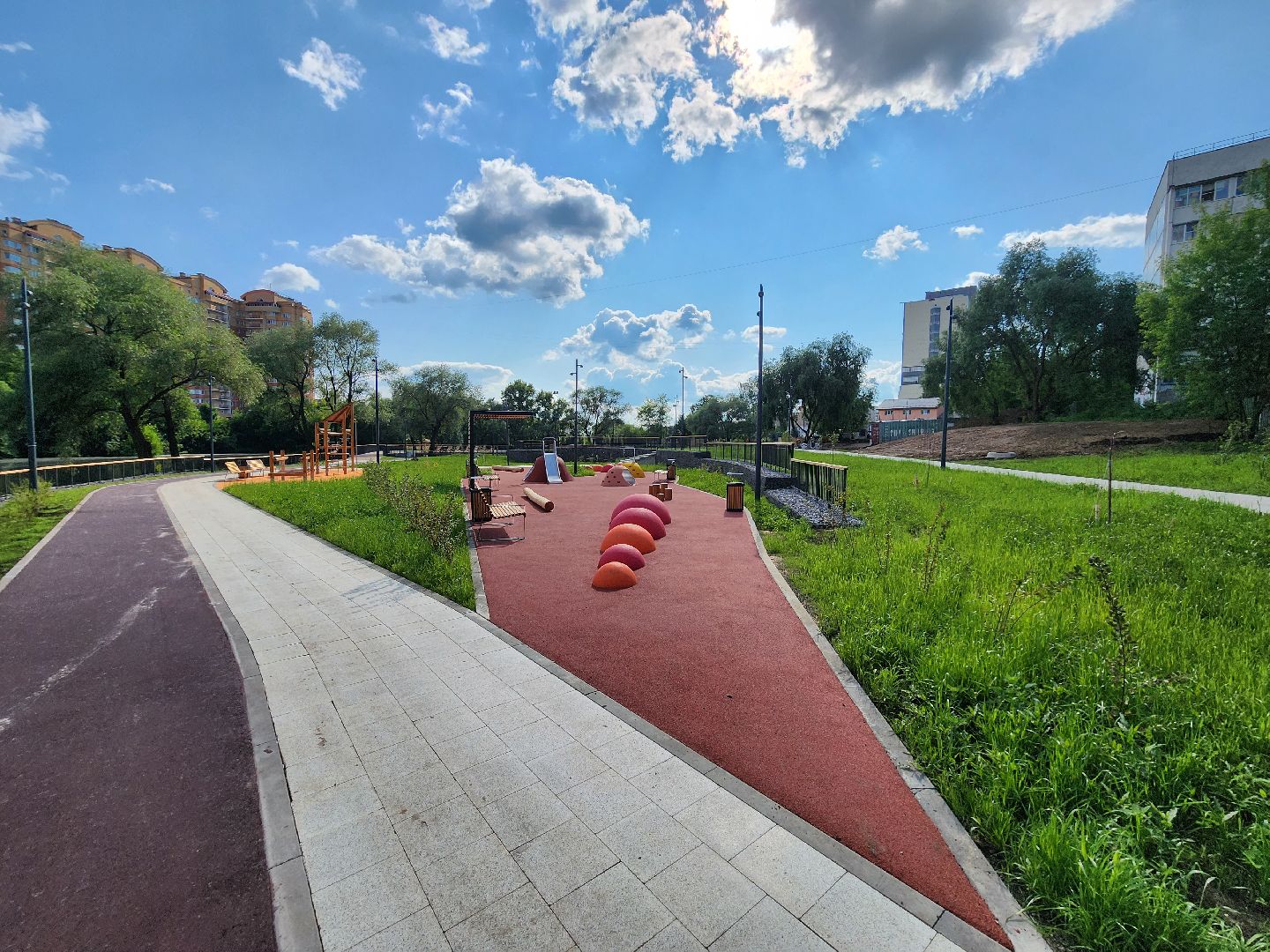 чехов, улица береговая, набережная реки теребенка, благоустройство, реконструкция, обновление, спортивные площадки, детские площадки, игровые комплексы, тренажеры, настольный теннис, место для выгула собак, смотровая площадка, госпрограмма московской области, формирование комфортной городской среды,
