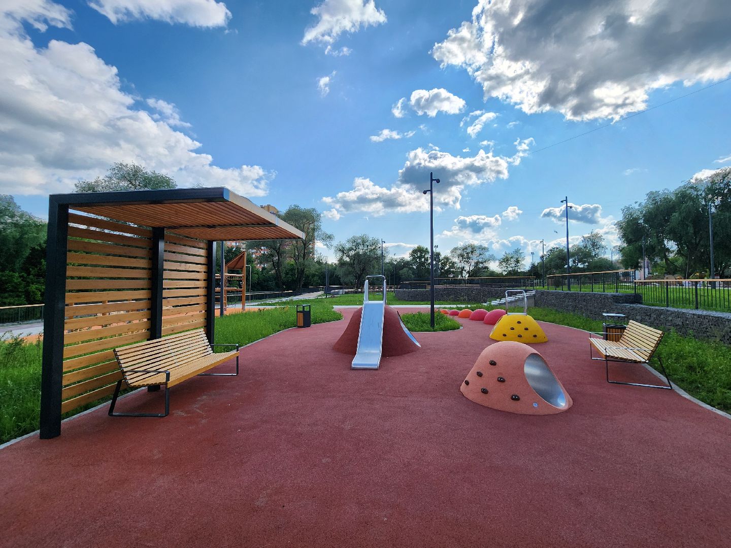 чехов, улица береговая, набережная реки теребенка, благоустройство, реконструкция, обновление, спортивные площадки, детские площадки, игровые комплексы, тренажеры, настольный теннис, место для выгула собак, смотровая площадка, госпрограмма московской области, формирование комфортной городской среды,