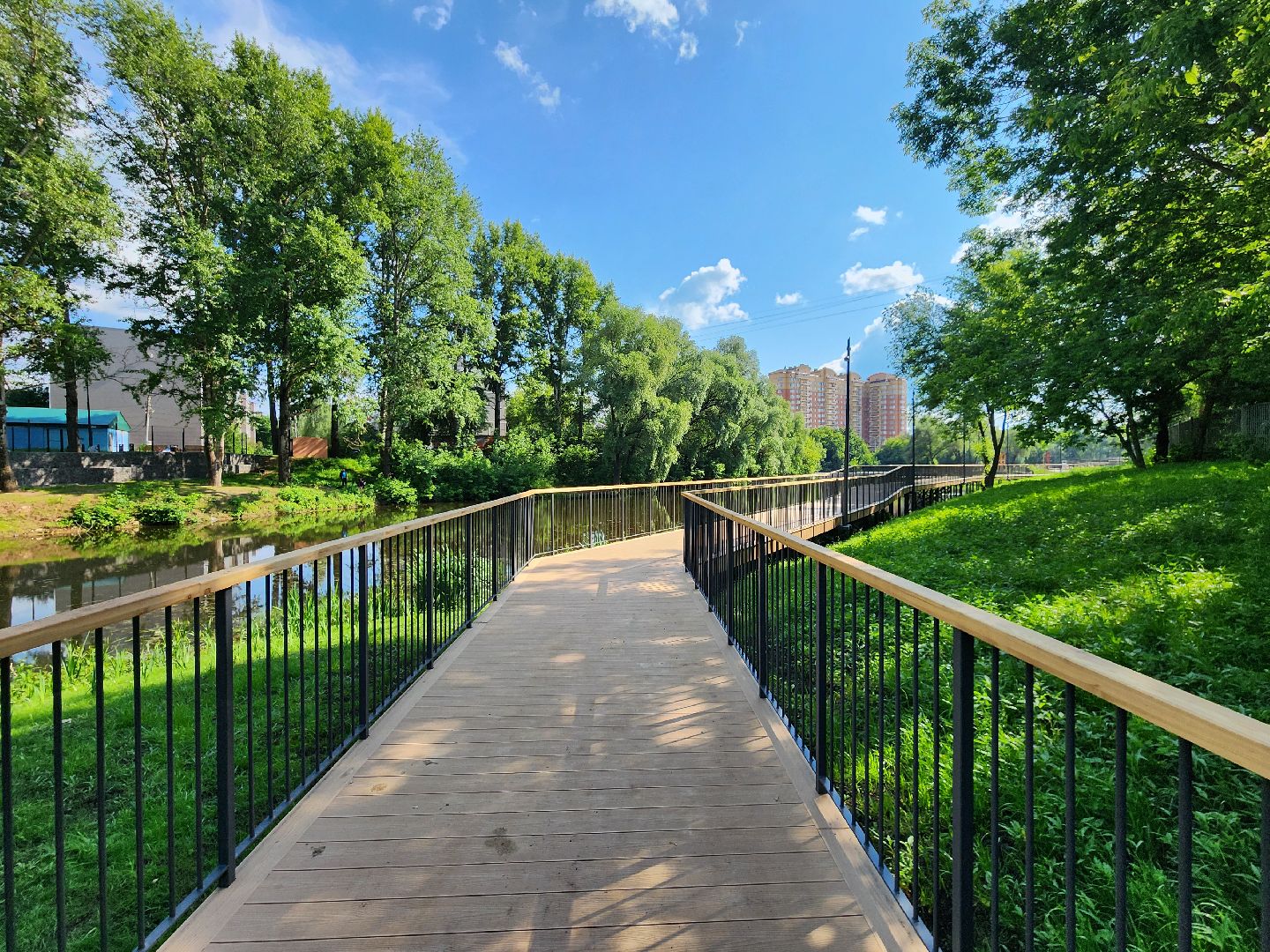 чехов, улица береговая, набережная реки теребенка, благоустройство, реконструкция, обновление, спортивные площадки, детские площадки, игровые комплексы, тренажеры, настольный теннис, место для выгула собак, смотровая площадка, госпрограмма московской области, формирование комфортной городской среды,