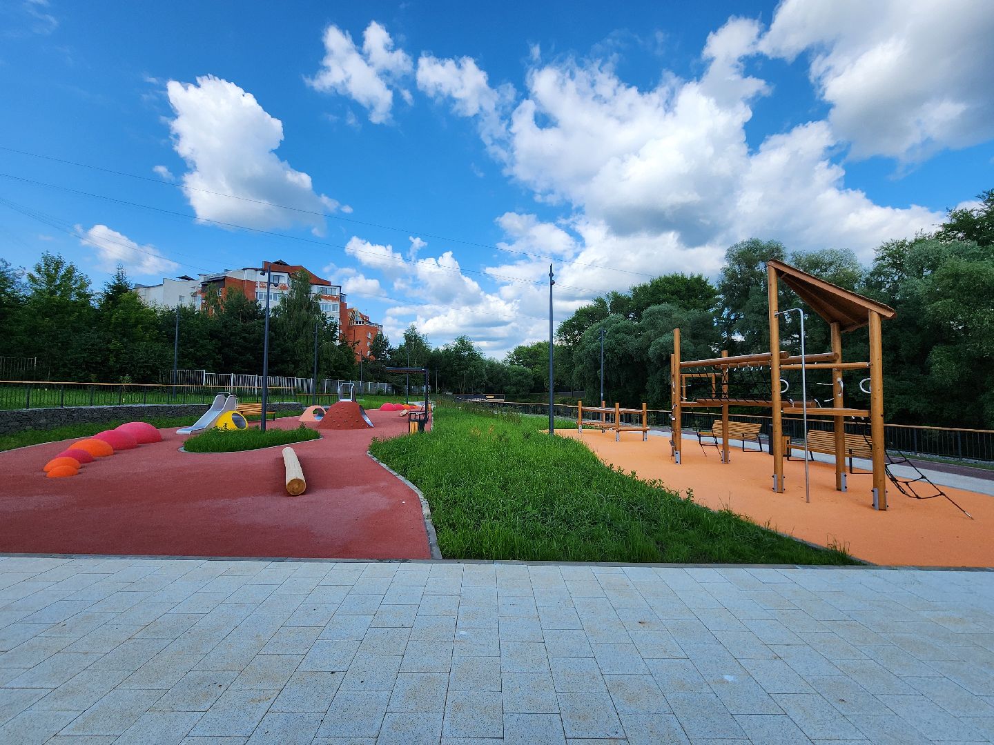 чехов, улица береговая, набережная реки теребенка, благоустройство, реконструкция, обновление, спортивные площадки, детские площадки, игровые комплексы, тренажеры, настольный теннис, место для выгула собак, смотровая площадка, госпрограмма московской области, формирование комфортной городской среды,