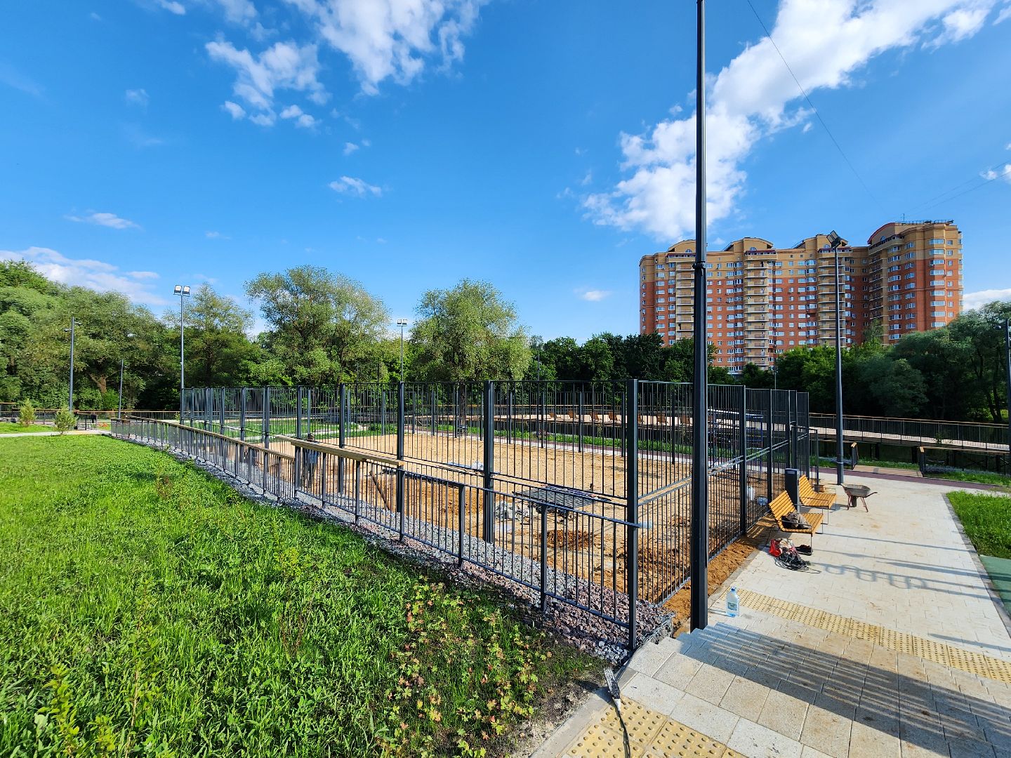 чехов, улица береговая, набережная реки теребенка, благоустройство, реконструкция, обновление, спортивные площадки, детские площадки, игровые комплексы, тренажеры, настольный теннис, место для выгула собак, смотровая площадка, госпрограмма московской области, формирование комфортной городской среды,