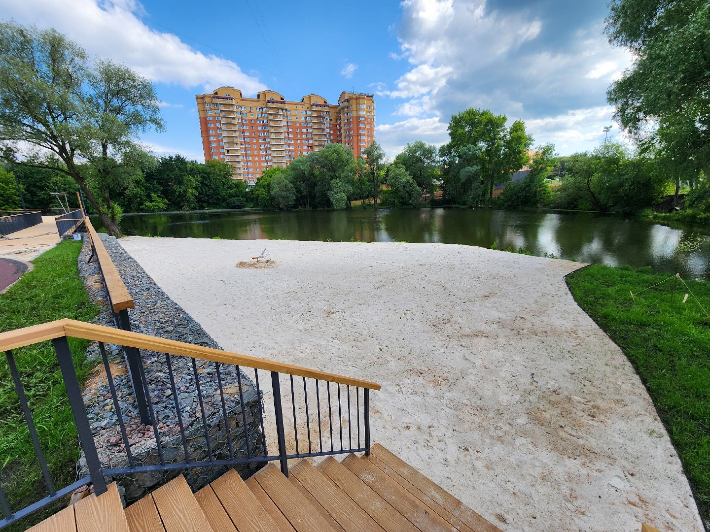 чехов, улица береговая, набережная реки теребенка, благоустройство, реконструкция, обновление, спортивные площадки, детские площадки, игровые комплексы, тренажеры, настольный теннис, место для выгула собак, смотровая площадка, госпрограмма московской области, формирование комфортной городской среды,