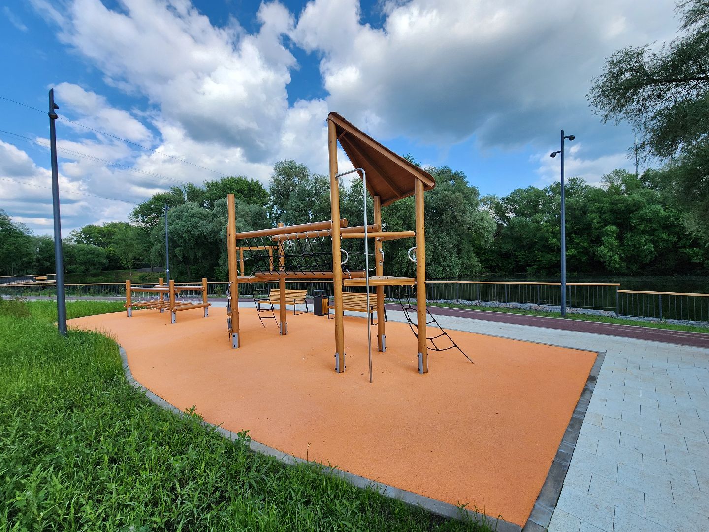 чехов, улица береговая, набережная реки теребенка, благоустройство, реконструкция, обновление, спортивные площадки, детские площадки, игровые комплексы, тренажеры, настольный теннис, место для выгула собак, смотровая площадка, госпрограмма московской области, формирование комфортной городской среды,