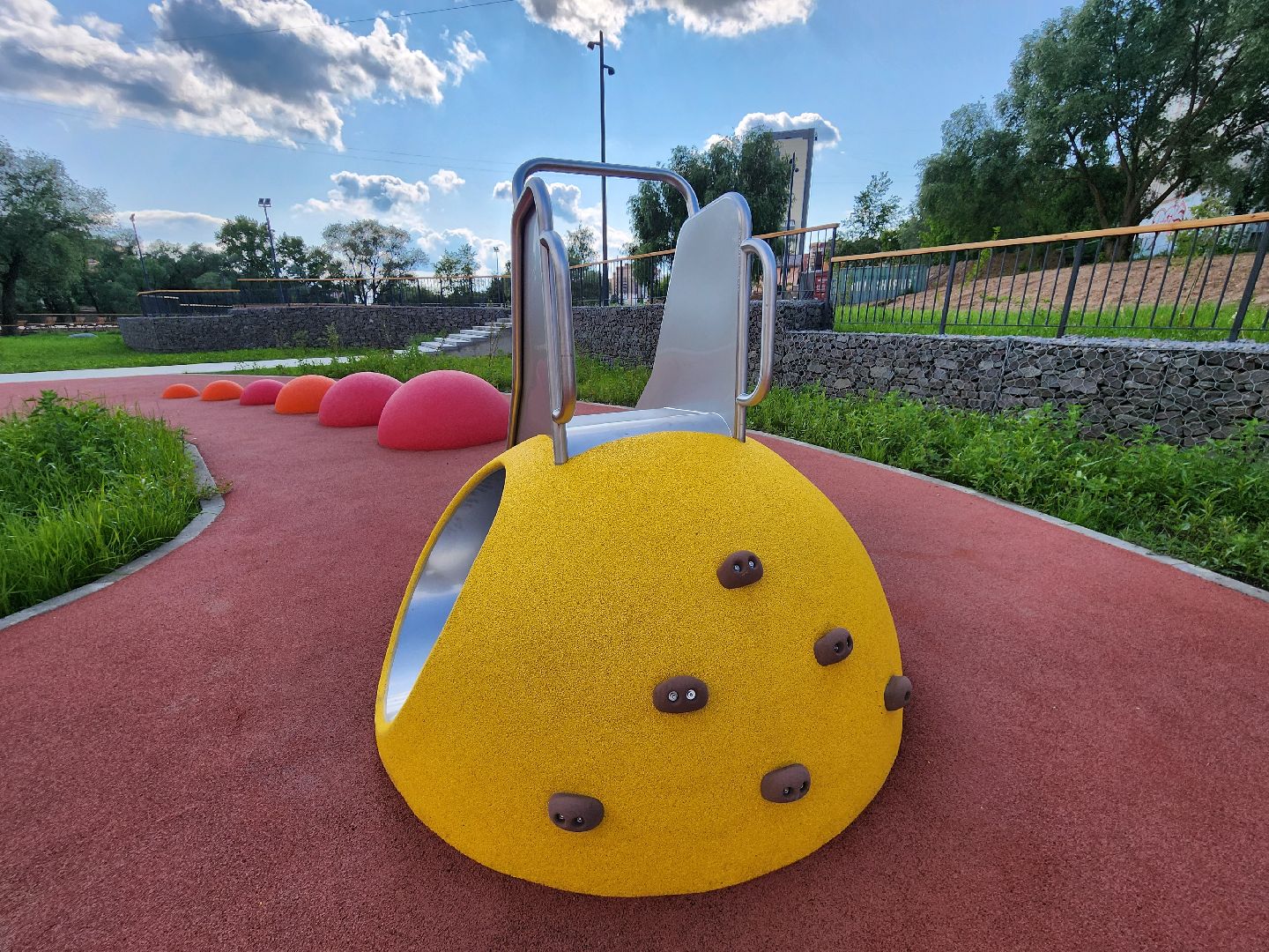 чехов, улица береговая, набережная реки теребенка, благоустройство, реконструкция, обновление, спортивные площадки, детские площадки, игровые комплексы, тренажеры, настольный теннис, место для выгула собак, смотровая площадка, госпрограмма московской области, формирование комфортной городской среды,