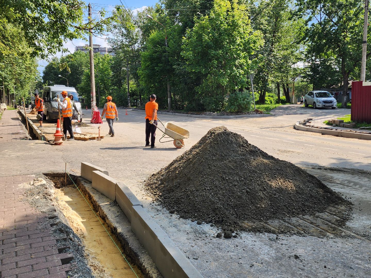 чехов, улица лопасненских ополченцев, дорожный ремонт, укладка бордюров, замена покрытия, ремонт дорог, госпрограмма московской области, развитие дорожного комплекса ,