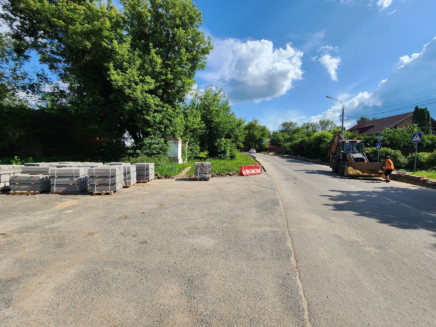 чехов, улица лопасненских ополченцев, дорожный ремонт, укладка бордюров, замена покрытия, ремонт дорог, госпрограмма московской области, развитие дорожного комплекса ,