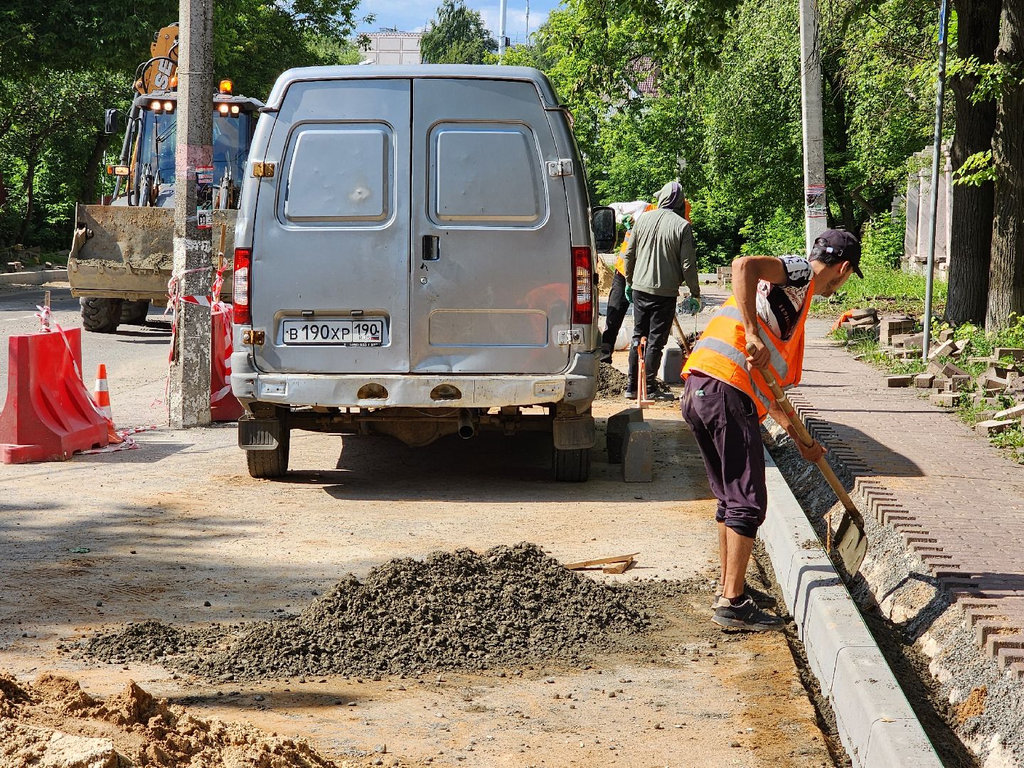 чехов, улица лопасненских ополченцев, дорожный ремонт, укладка бордюров, замена покрытия, ремонт дорог, госпрограмма московской области, развитие дорожного комплекса ,