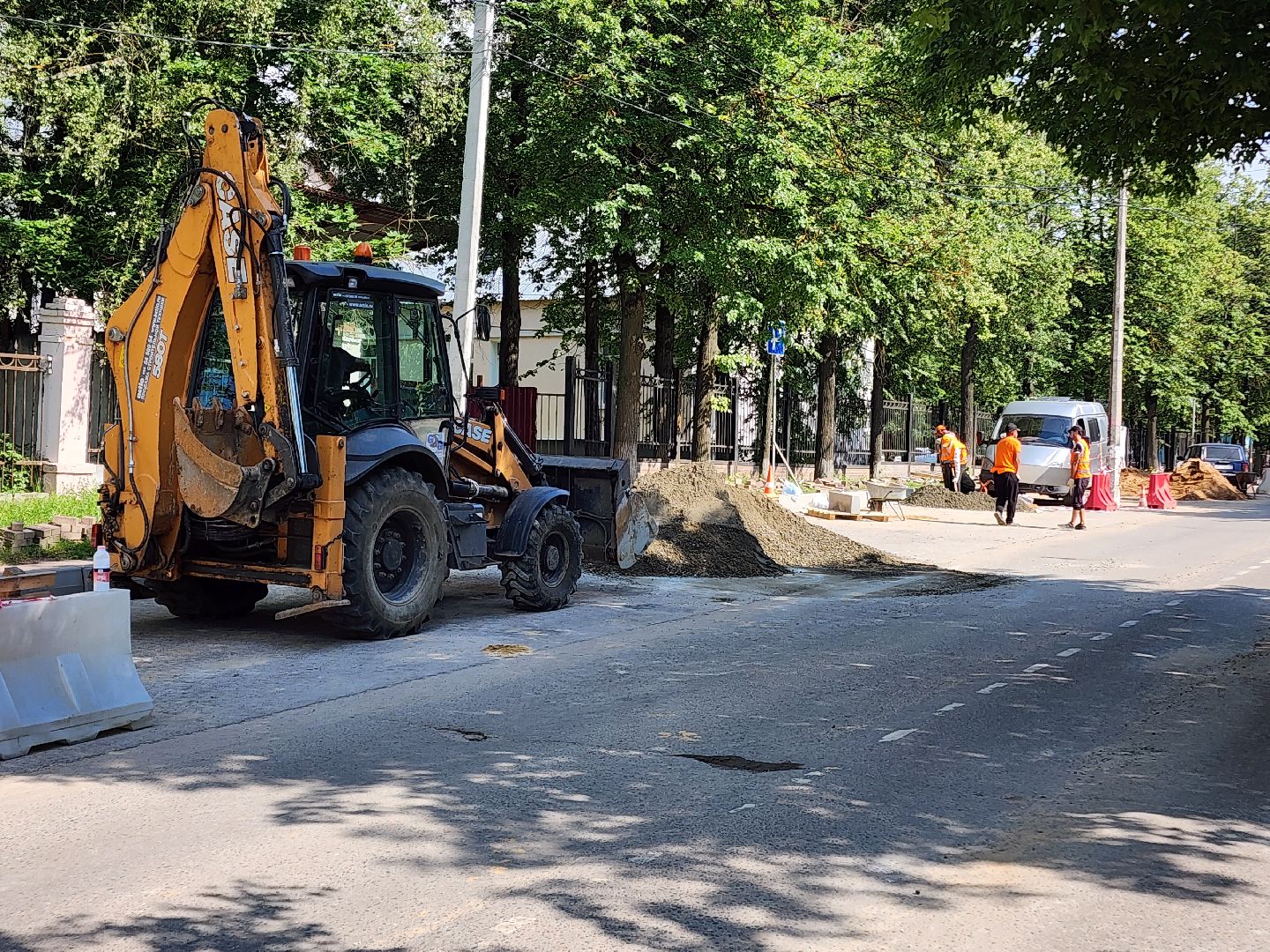 чехов, улица лопасненских ополченцев, дорожный ремонт, укладка бордюров, замена покрытия, ремонт дорог, госпрограмма московской области, развитие дорожного комплекса ,