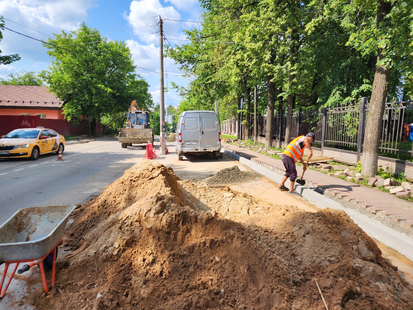 чехов, улица лопасненских ополченцев, дорожный ремонт, укладка бордюров, замена покрытия, ремонт дорог, госпрограмма московской области, развитие дорожного комплекса ,