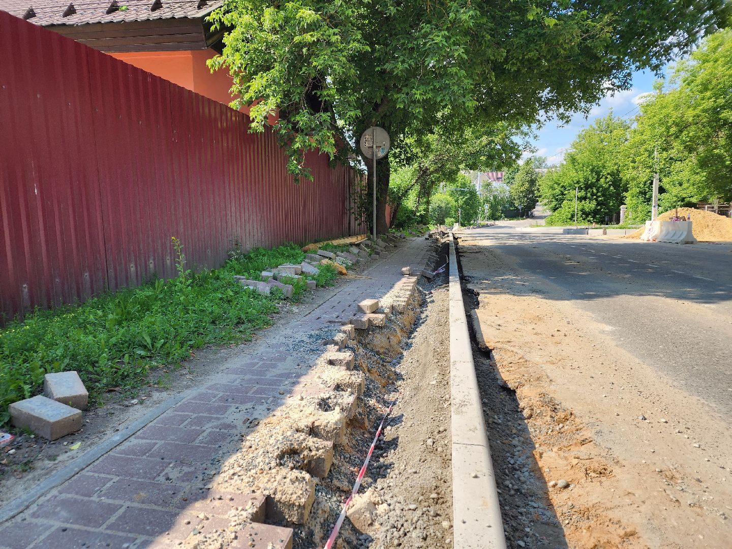 чехов, улица лопасненских ополченцев, дорожный ремонт, укладка бордюров, замена покрытия, ремонт дорог, госпрограмма московской области, развитие дорожного комплекса ,