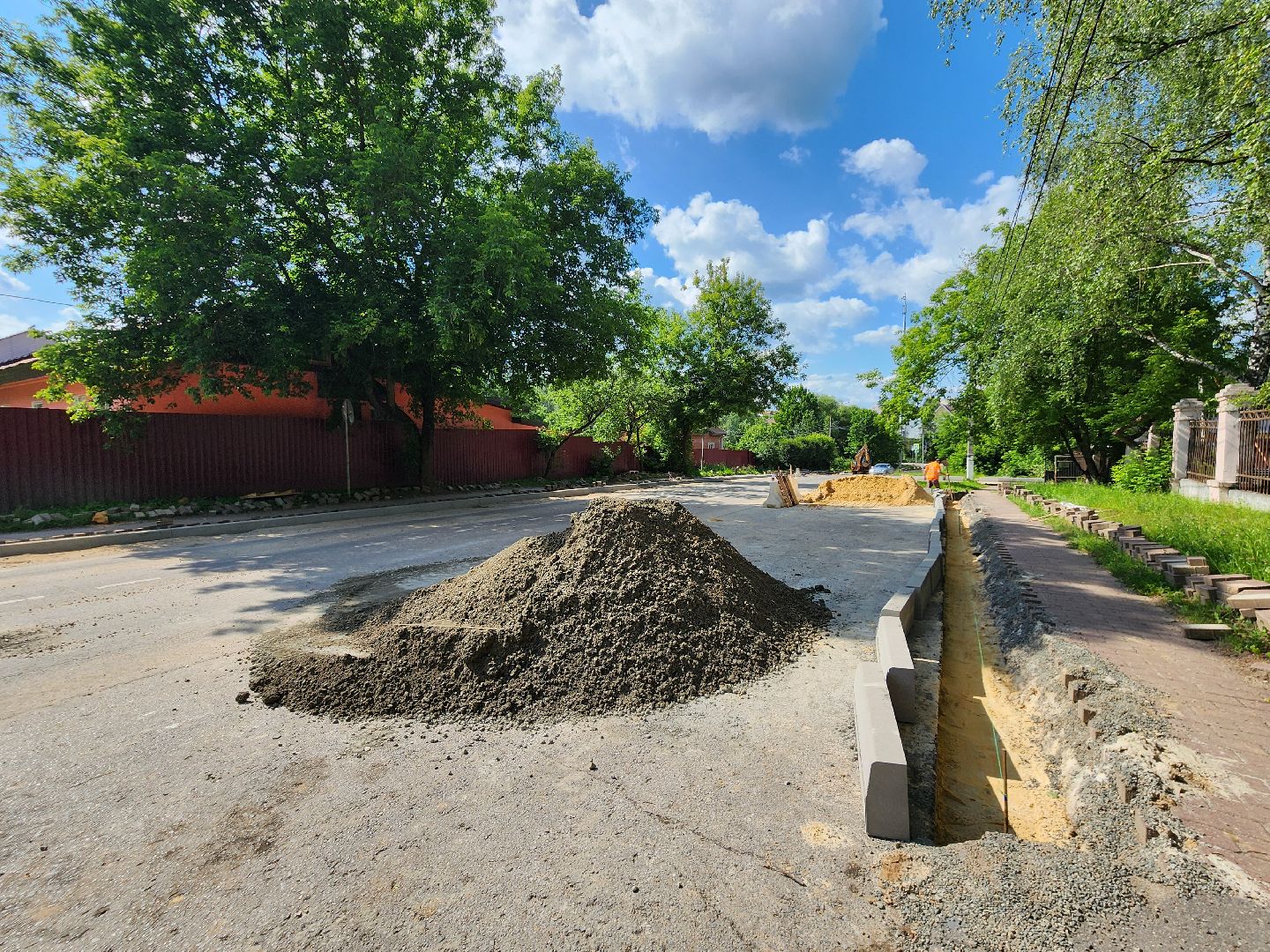 чехов, улица лопасненских ополченцев, дорожный ремонт, укладка бордюров, замена покрытия, ремонт дорог, госпрограмма московской области, развитие дорожного комплекса ,