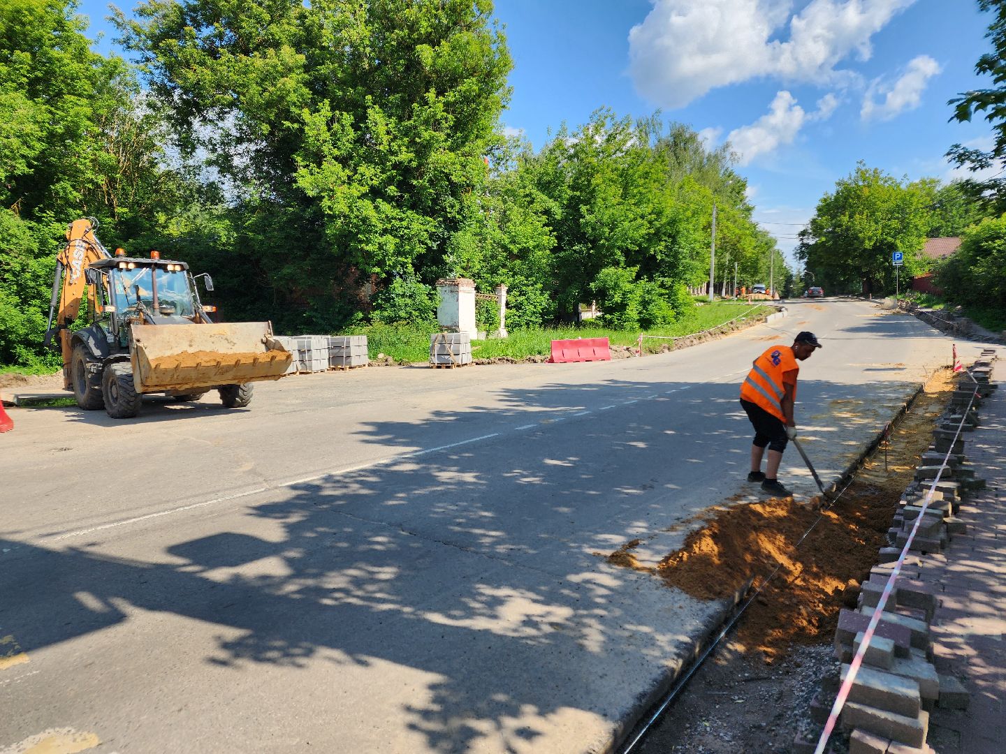 чехов, улица лопасненских ополченцев, дорожный ремонт, укладка бордюров, замена покрытия, ремонт дорог, госпрограмма московской области, развитие дорожного комплекса ,