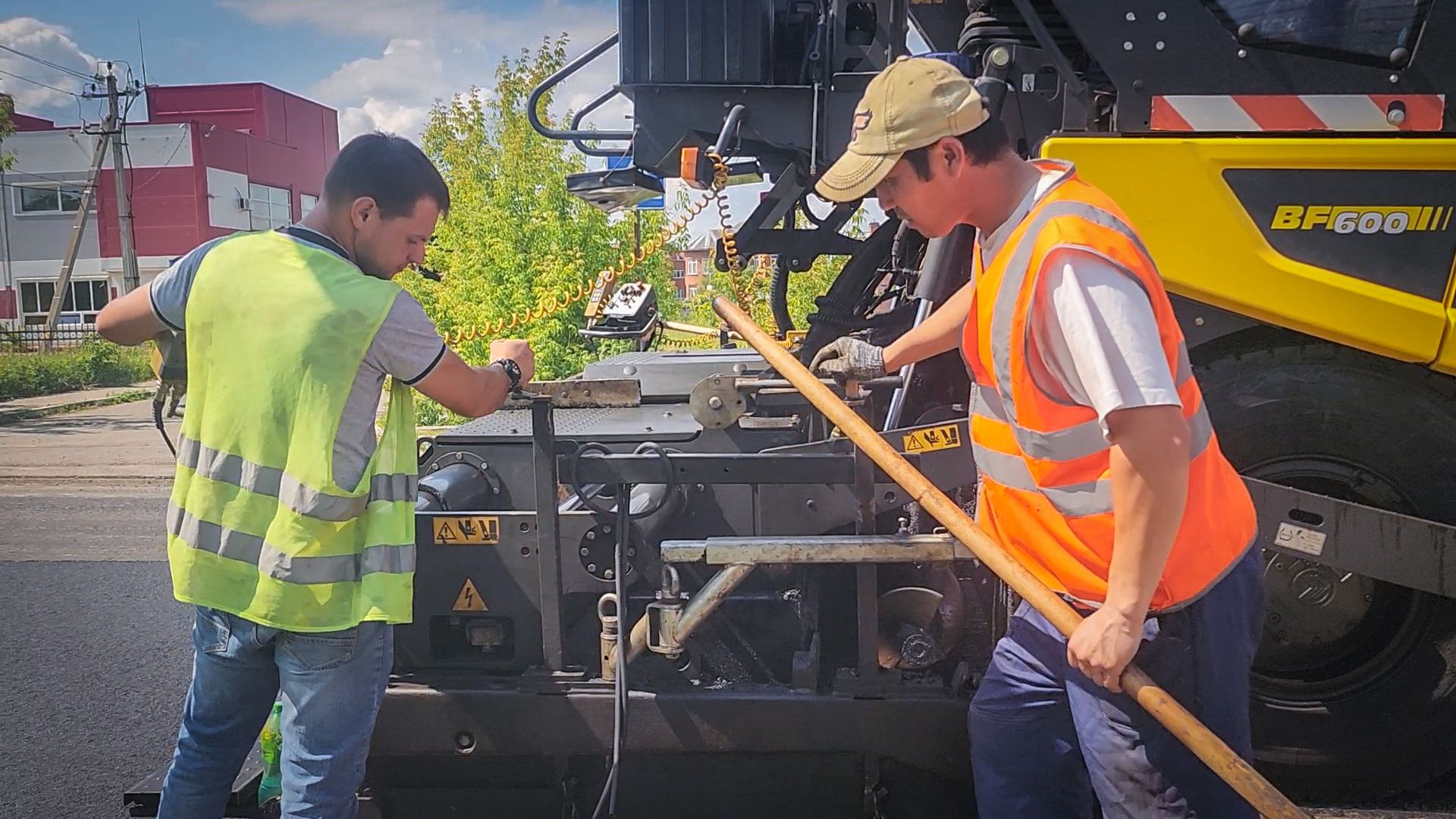 бронницы, ремонт дороги в бронницах, ремонт дороги в каширском переулке, укладка асфальта в бронницах,