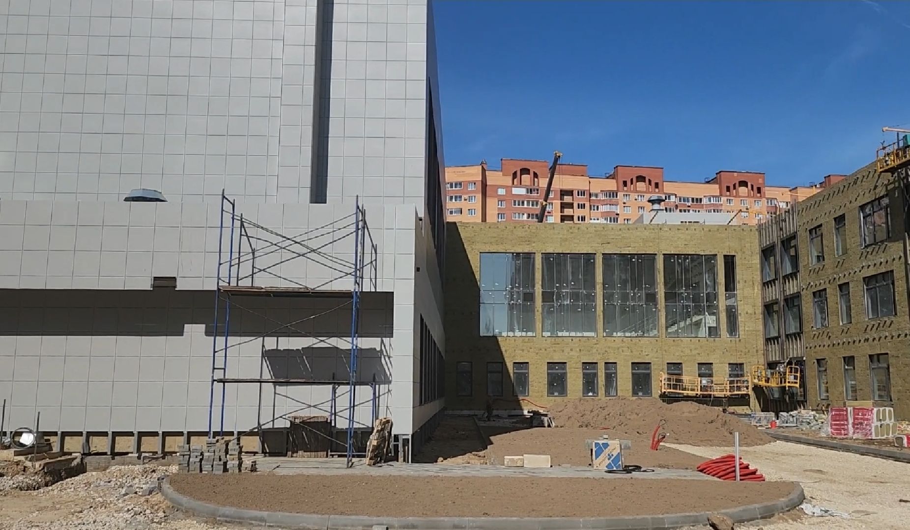 долгопрудный, школа на 550 мест, спортивная площадка, беговая дорожка, школьная библиотека,