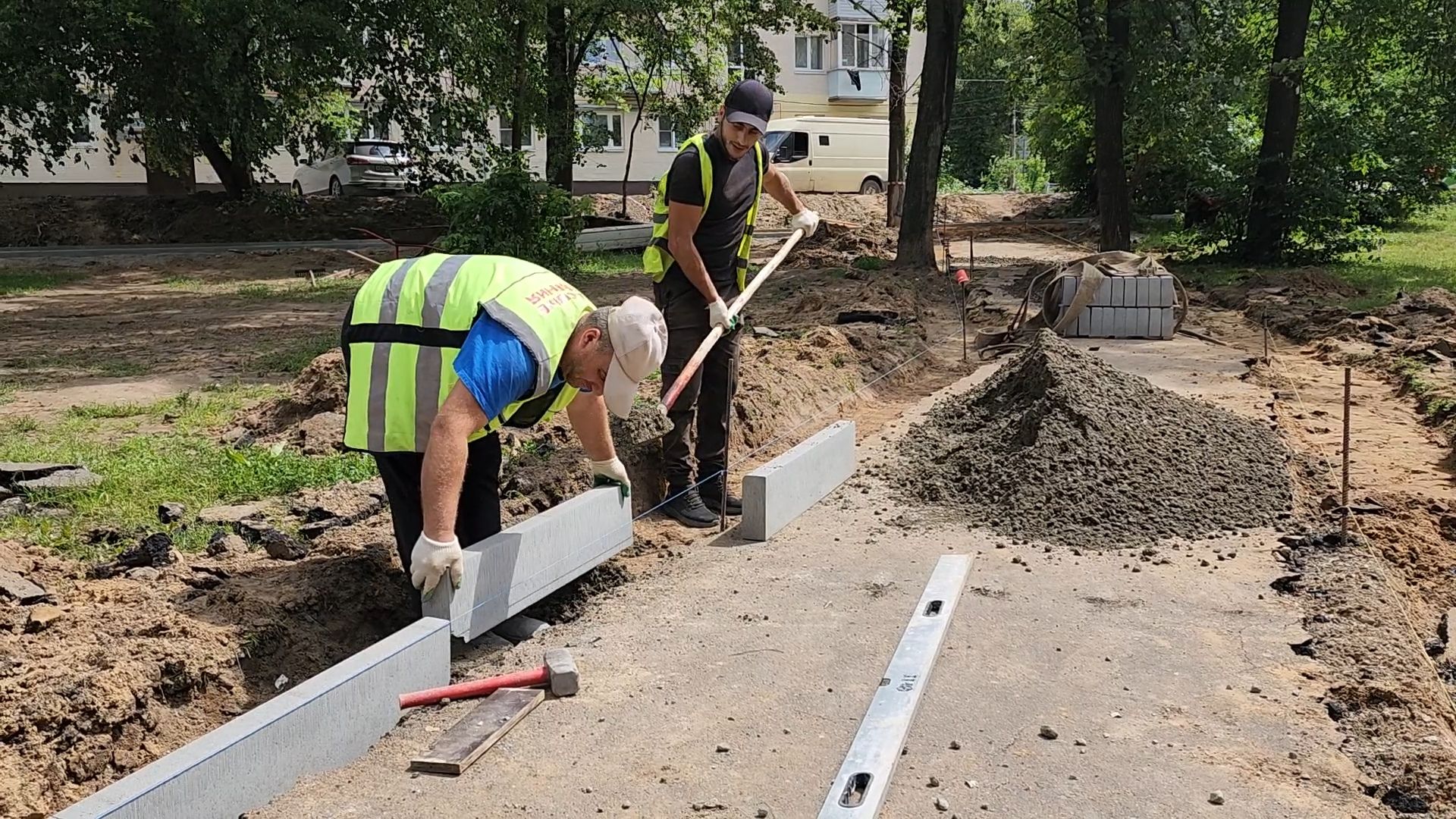 благоустройство, пушкинский городской округ, ивантеевка, благоустройство двора, бордюр, парковка,