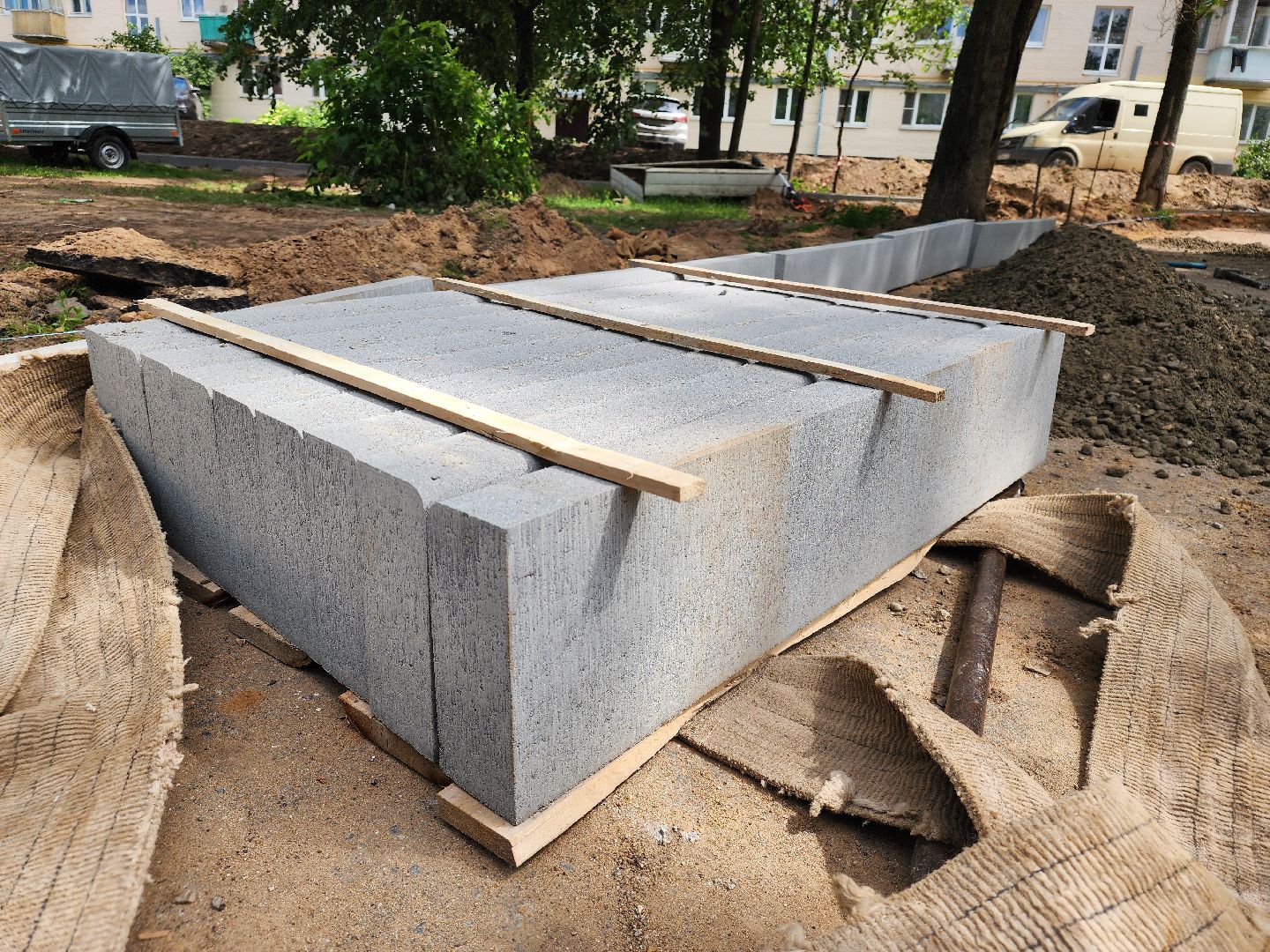 благоустройство, пушкинский городской округ, ивантеевка, благоустройство двора, бордюр, парковка,