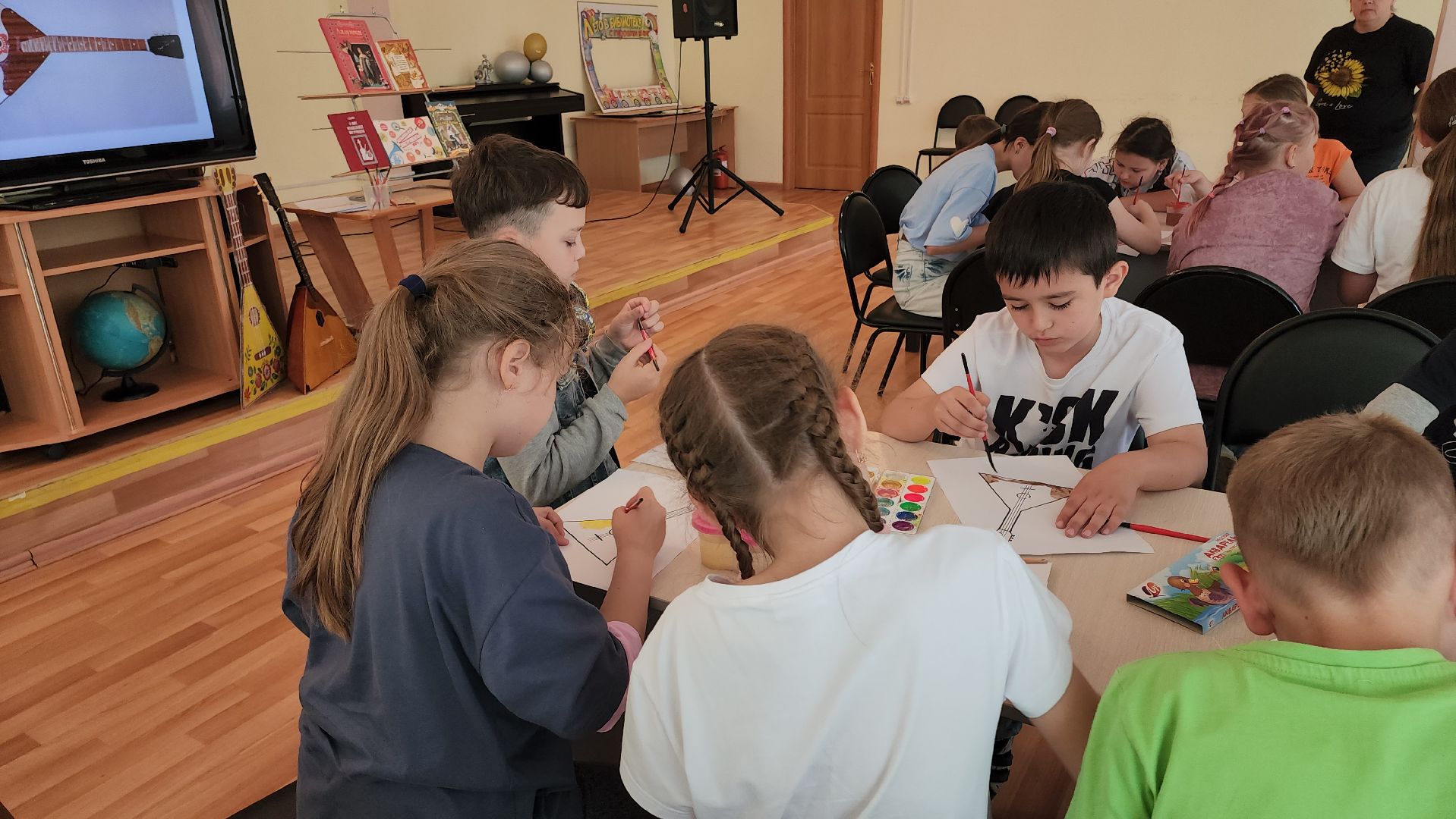 кашира, дети, лагерь, библиотека, балалайка, народные инструменты,