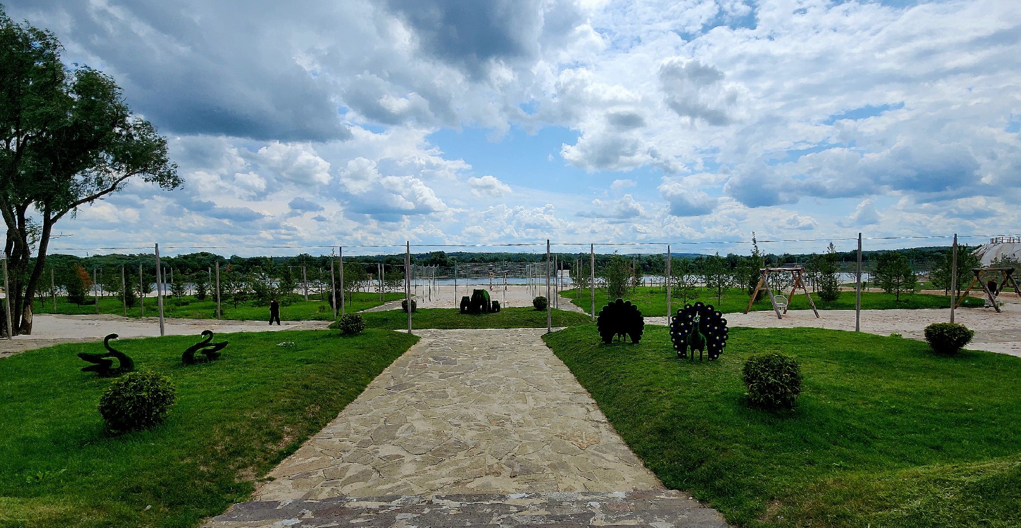 серпухов, подмосковье, река Ока, инсталляции, пляж, отдых у воды,