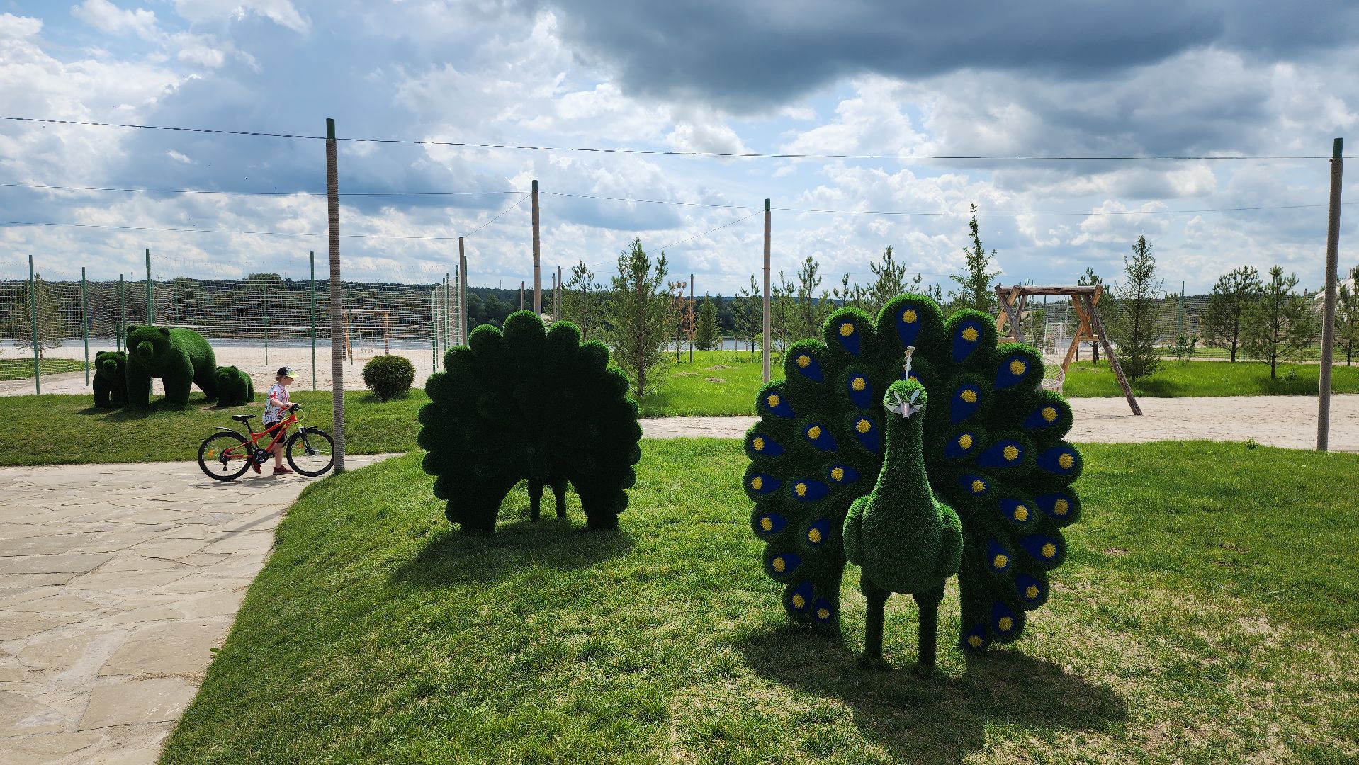 серпухов, подмосковье, река Ока, инсталляции, пляж, отдых у воды,