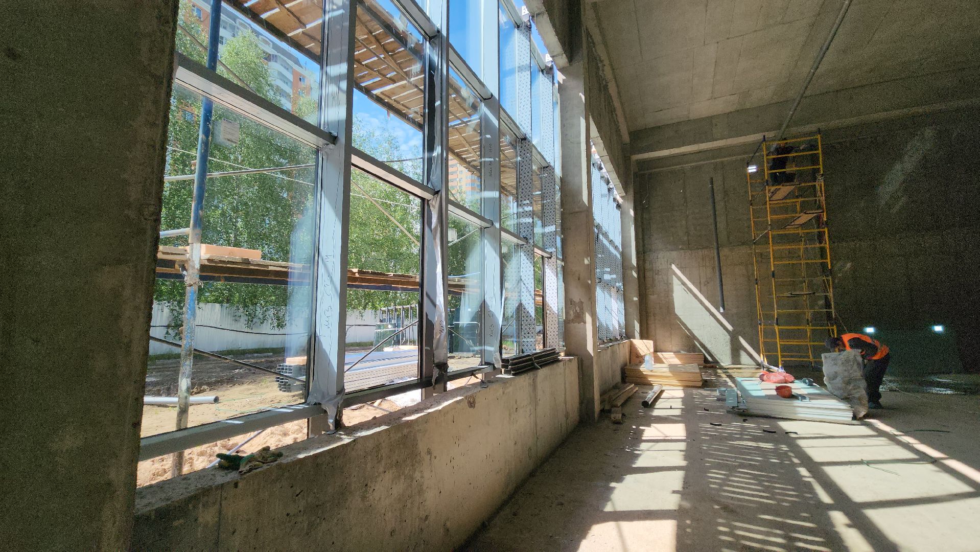 фок с бассейном, Лобня, Остекление ,Черновой пол,