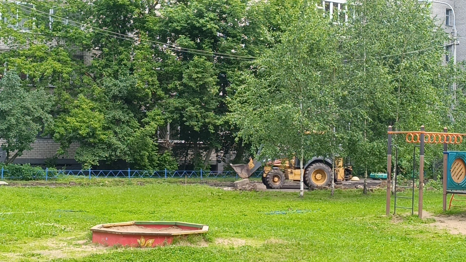 двор, лобня, кбдт,