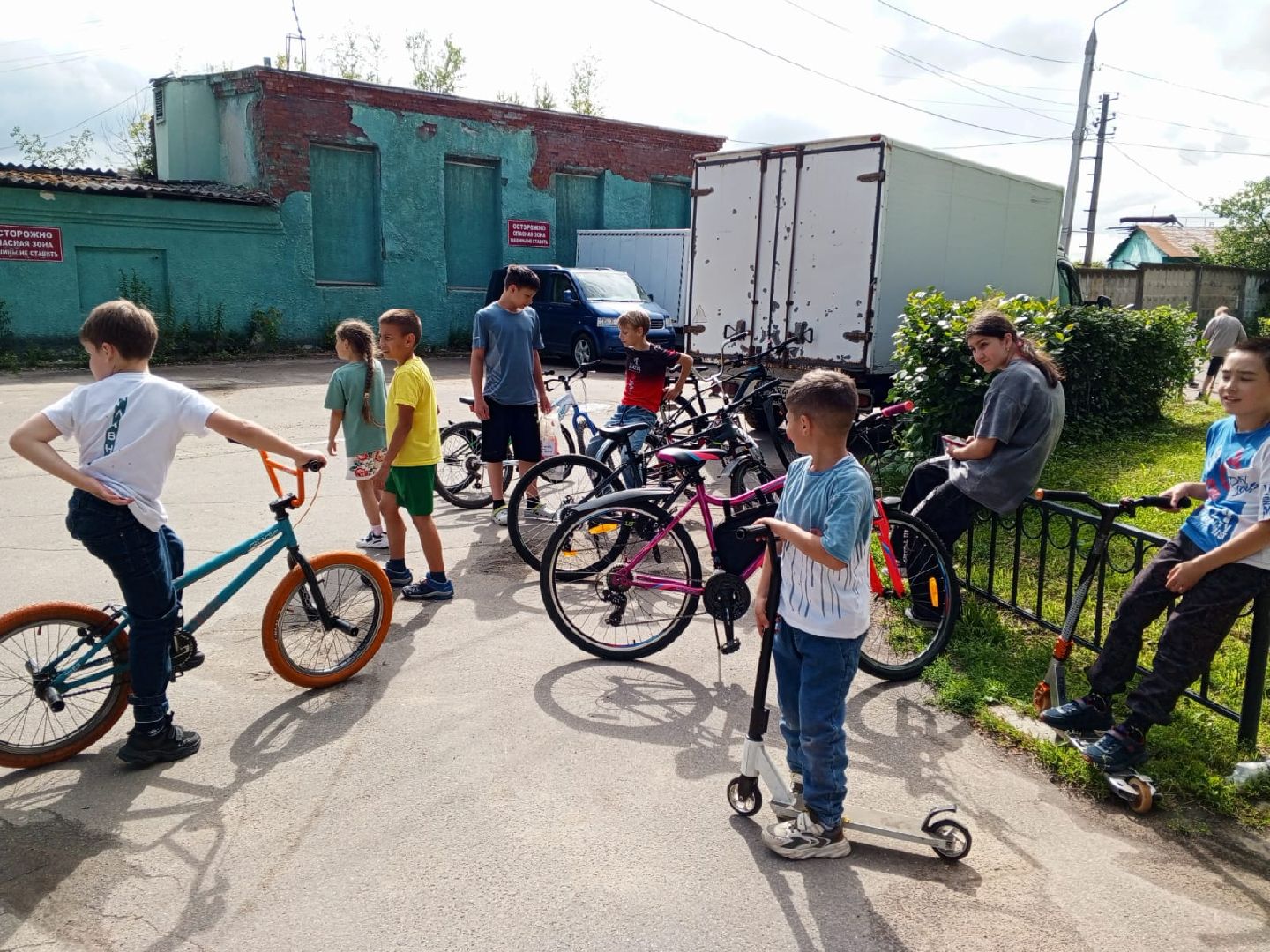пушкинский округ, поселок, велопробег памяти, дом культуры,дети, велосипедисты,герои вов,дань памяти,памятник вов,минута молчания,вертикалки,