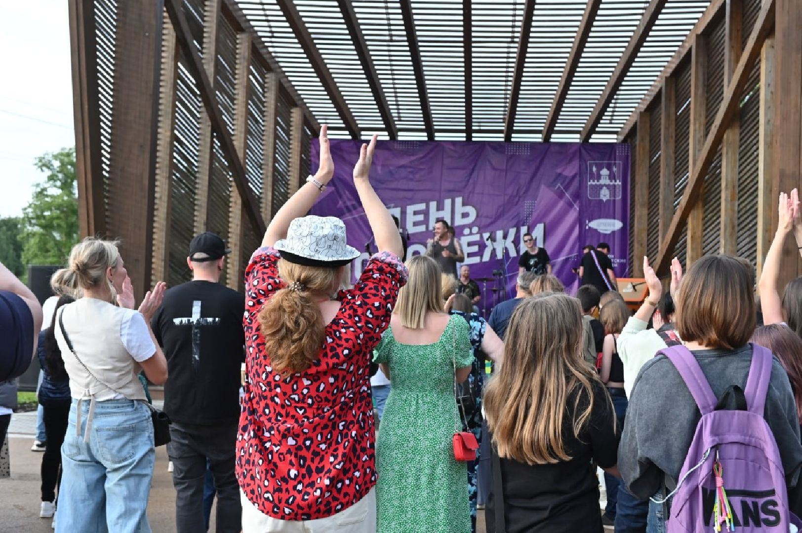 сергиев посад, день молодежи 2025, скитские пруды, танцы, йога, песни под гитару,