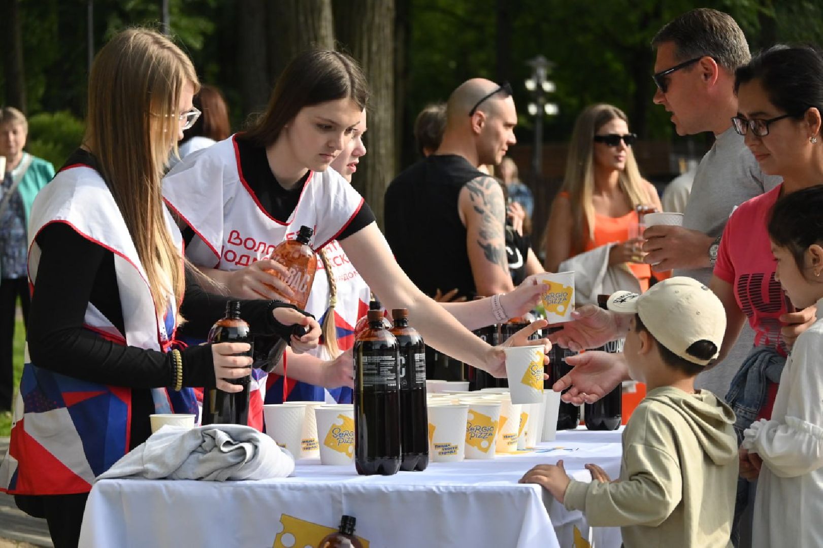 сергиев посад, день молодежи 2025, скитские пруды, танцы, йога, песни под гитару,