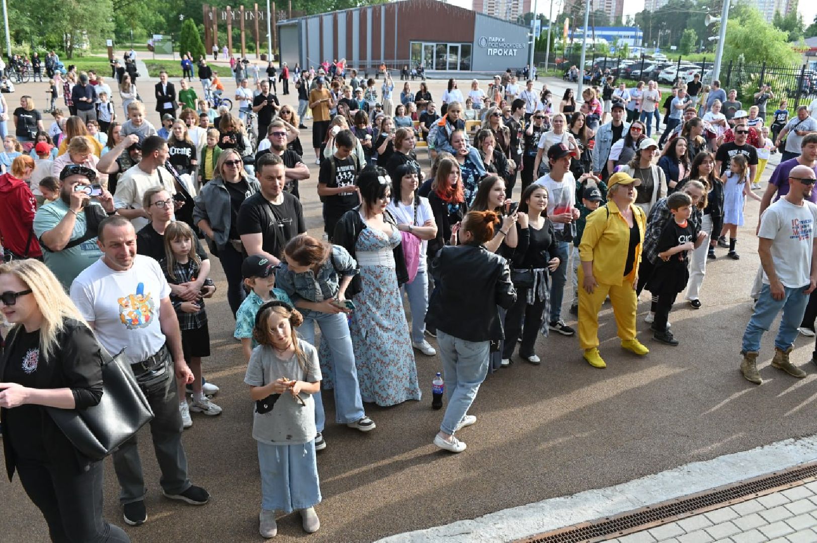 сергиев посад, день молодежи 2025, скитские пруды, танцы, йога, песни под гитару,