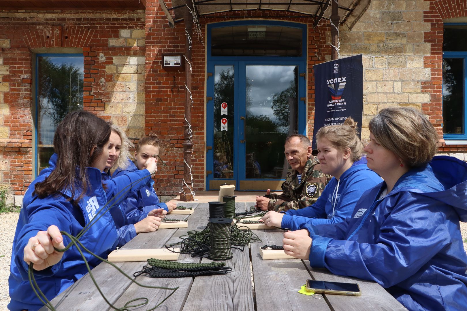 серебряные пруды, молодогвардейцы серебряных прудов, тактические браслеты для сво,  гуманитарная помощь сво, парк серебряный,