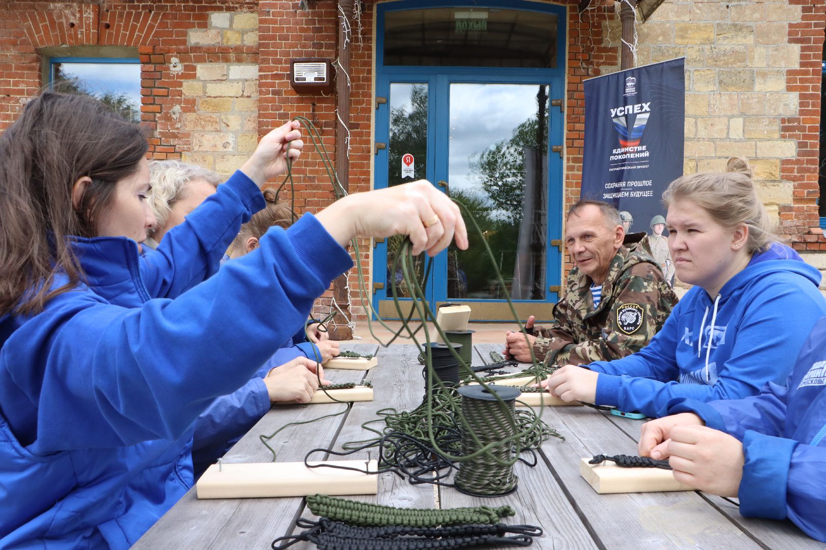 серебряные пруды, молодогвардейцы серебряных прудов, тактические браслеты для сво,  гуманитарная помощь сво, парк серебряный,
