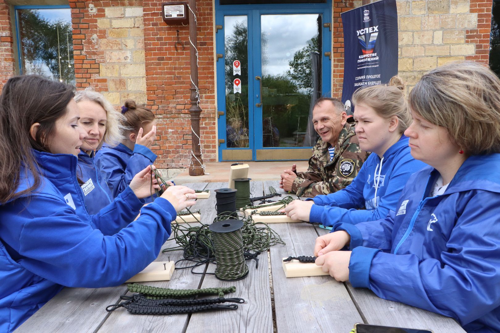 серебряные пруды, молодогвардейцы серебряных прудов, тактические браслеты для сво,  гуманитарная помощь сво, парк серебряный,
