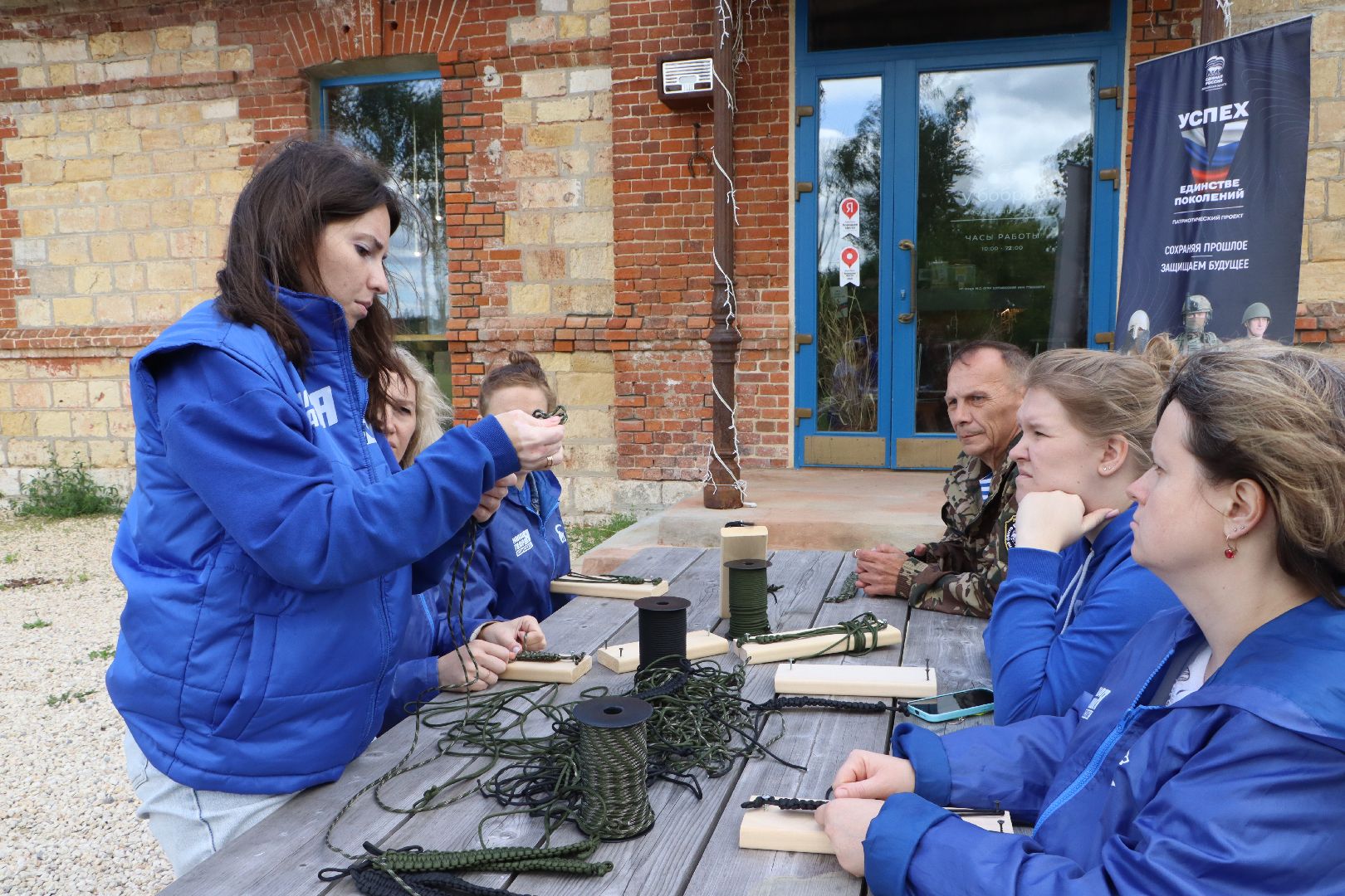 серебряные пруды, молодогвардейцы серебряных прудов, тактические браслеты для сво,  гуманитарная помощь сво, парк серебряный,