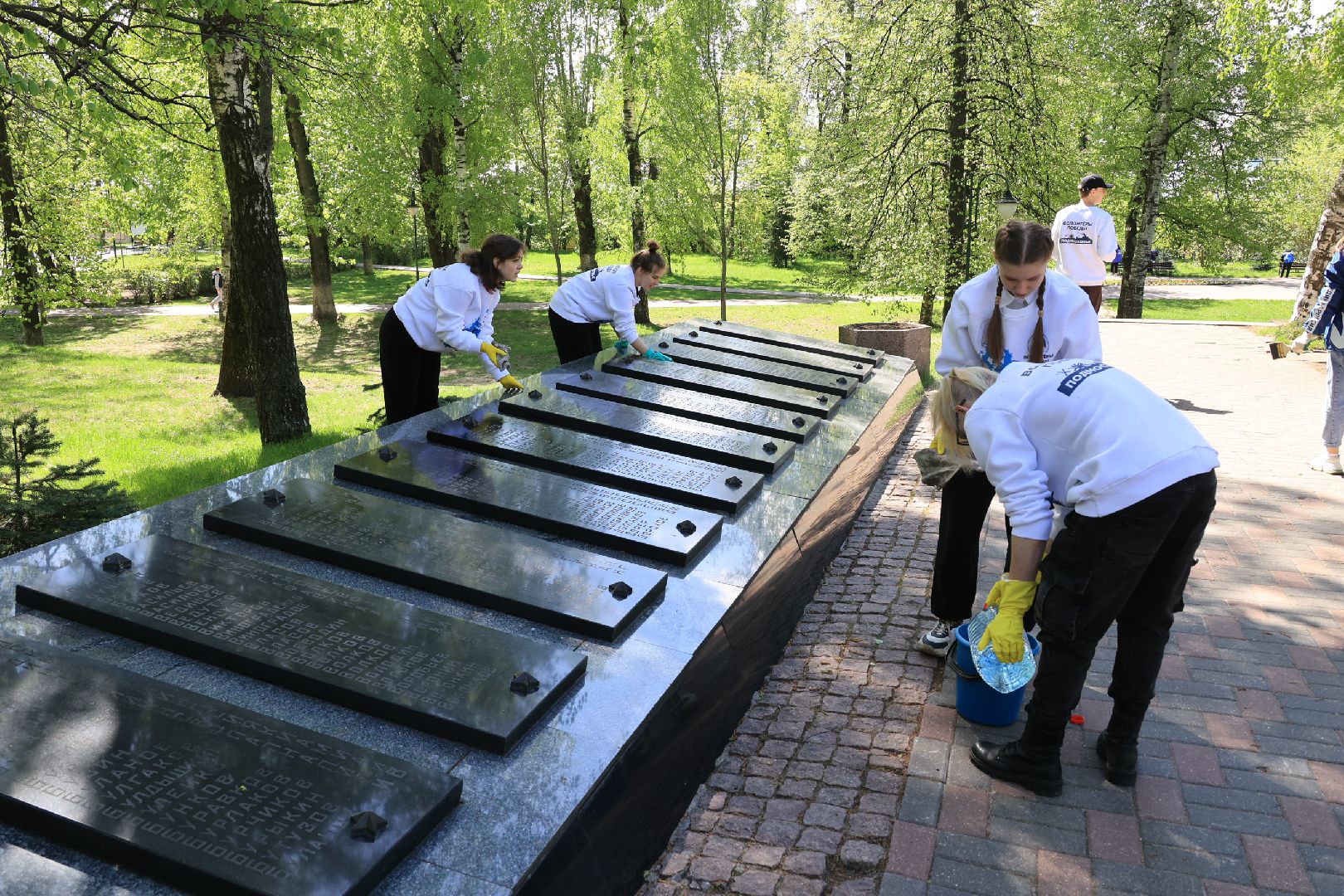 уборка, благоустройство, мемориал славы, Единая Россия, Дзержинский