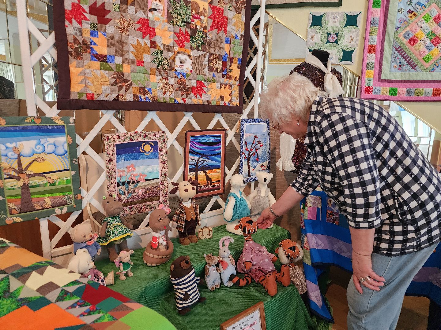 фрязино, рукоделие, открытие выставки, лоскутное шитье, активное долголетие,