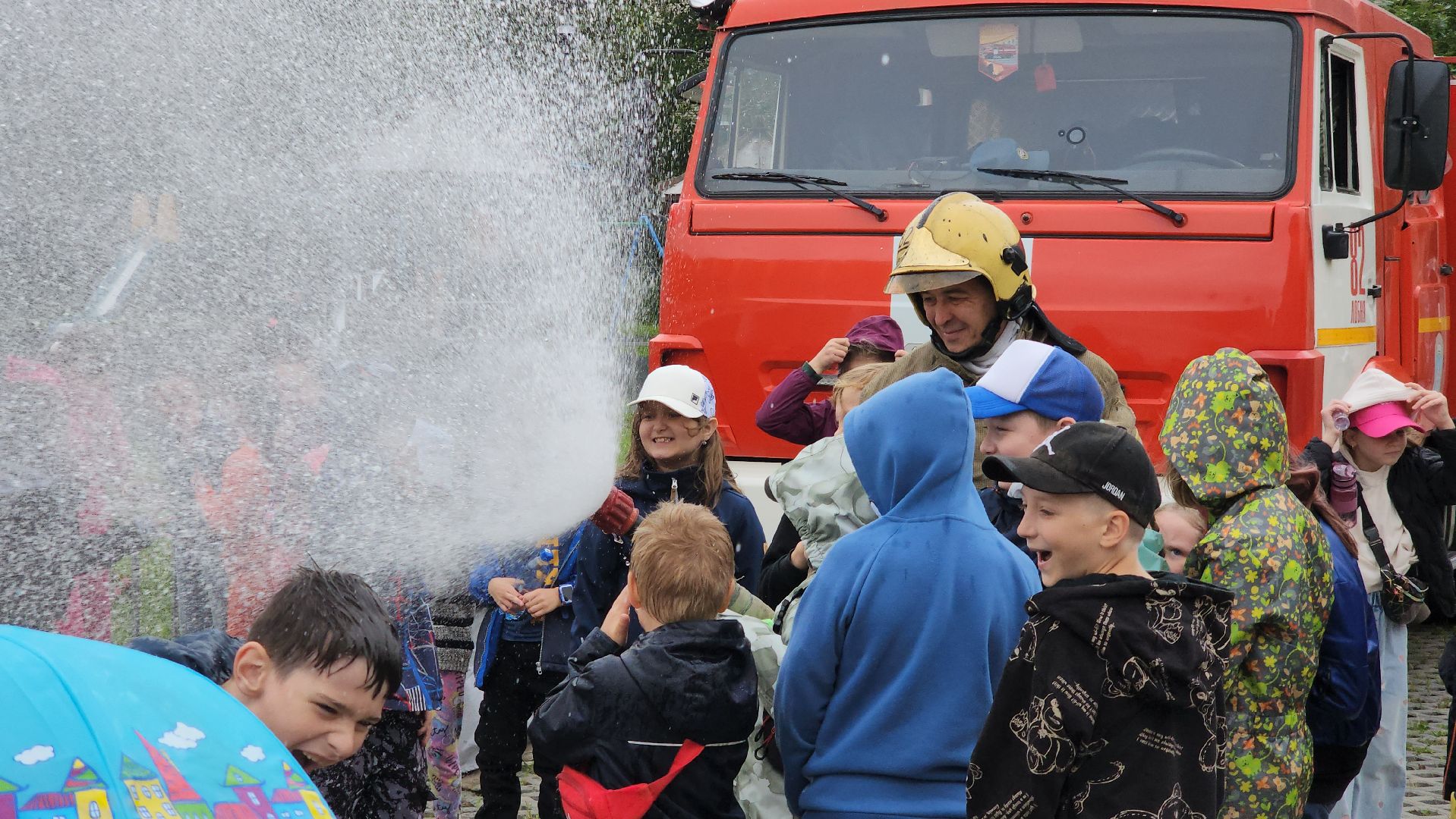 Мастер-класс от пожарных,  Пожарные , Лобня, школьный летний лагерь,пожарная служба,
