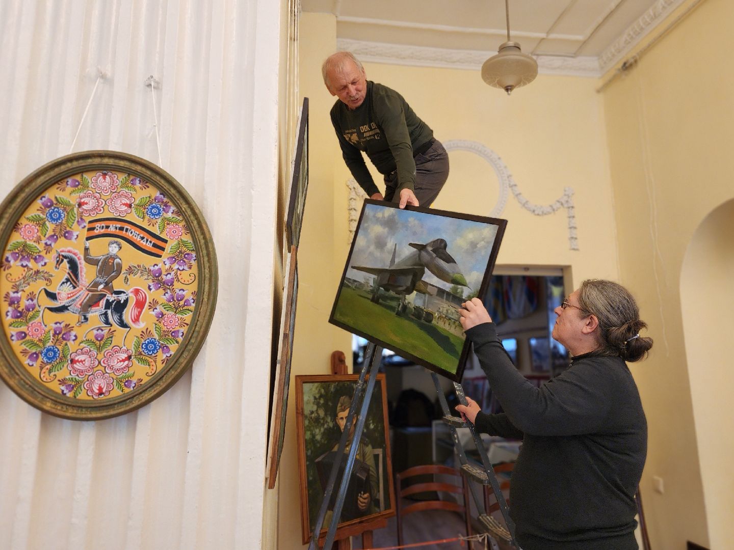 фрязино, художественная выставка, художники подмосковья, культурный центр,