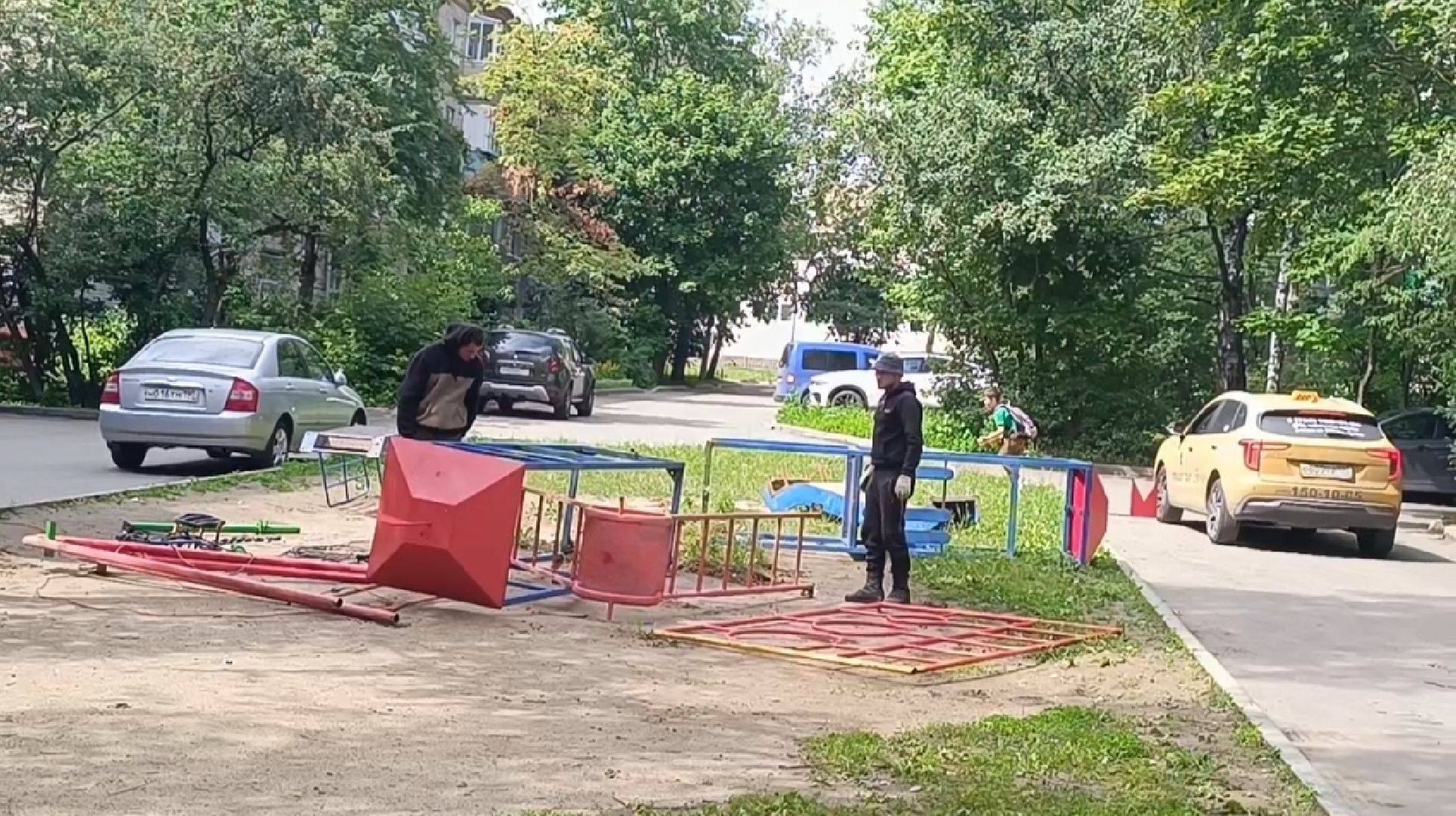 детская  площадка, лобня, двор,