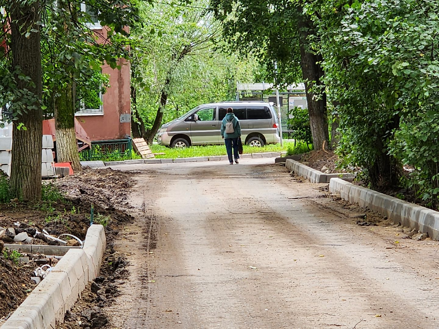 чехов, улица мира, благоустройство двора, пешеходные дорожки, детская игровая площадка, спортивная площадка, воркаут, тренажеры, тротуары, ремонт проездов, госпрограмма московской области, формирование комфортной городской среды,