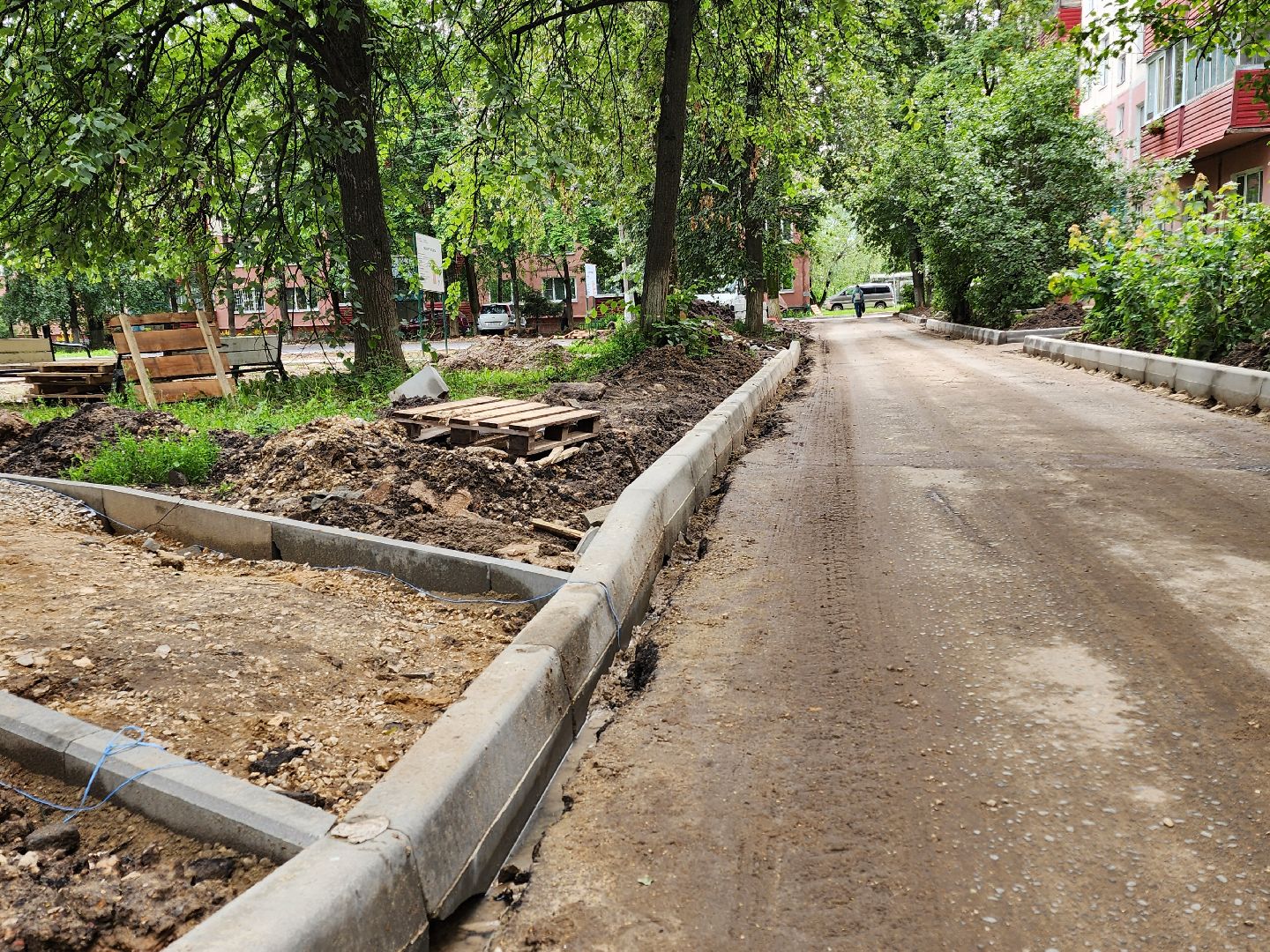 чехов, улица мира, благоустройство двора, пешеходные дорожки, детская игровая площадка, спортивная площадка, воркаут, тренажеры, тротуары, ремонт проездов, госпрограмма московской области, формирование комфортной городской среды,