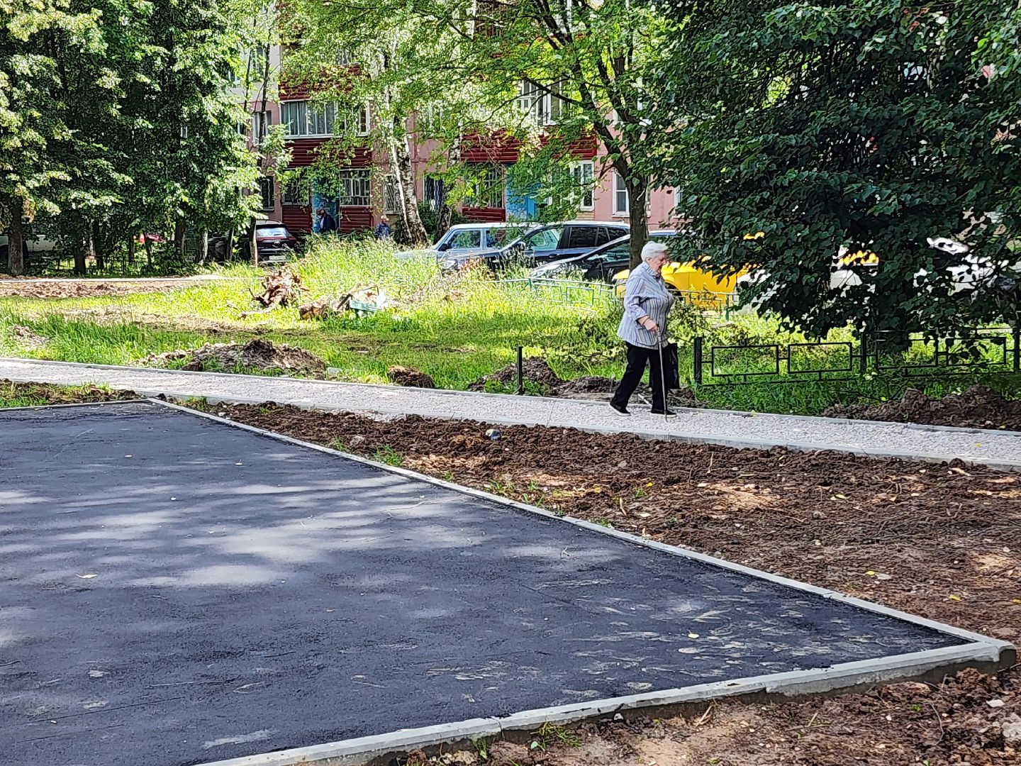 чехов, улица мира, благоустройство двора, пешеходные дорожки, детская игровая площадка, спортивная площадка, воркаут, тренажеры, тротуары, ремонт проездов, госпрограмма московской области, формирование комфортной городской среды,