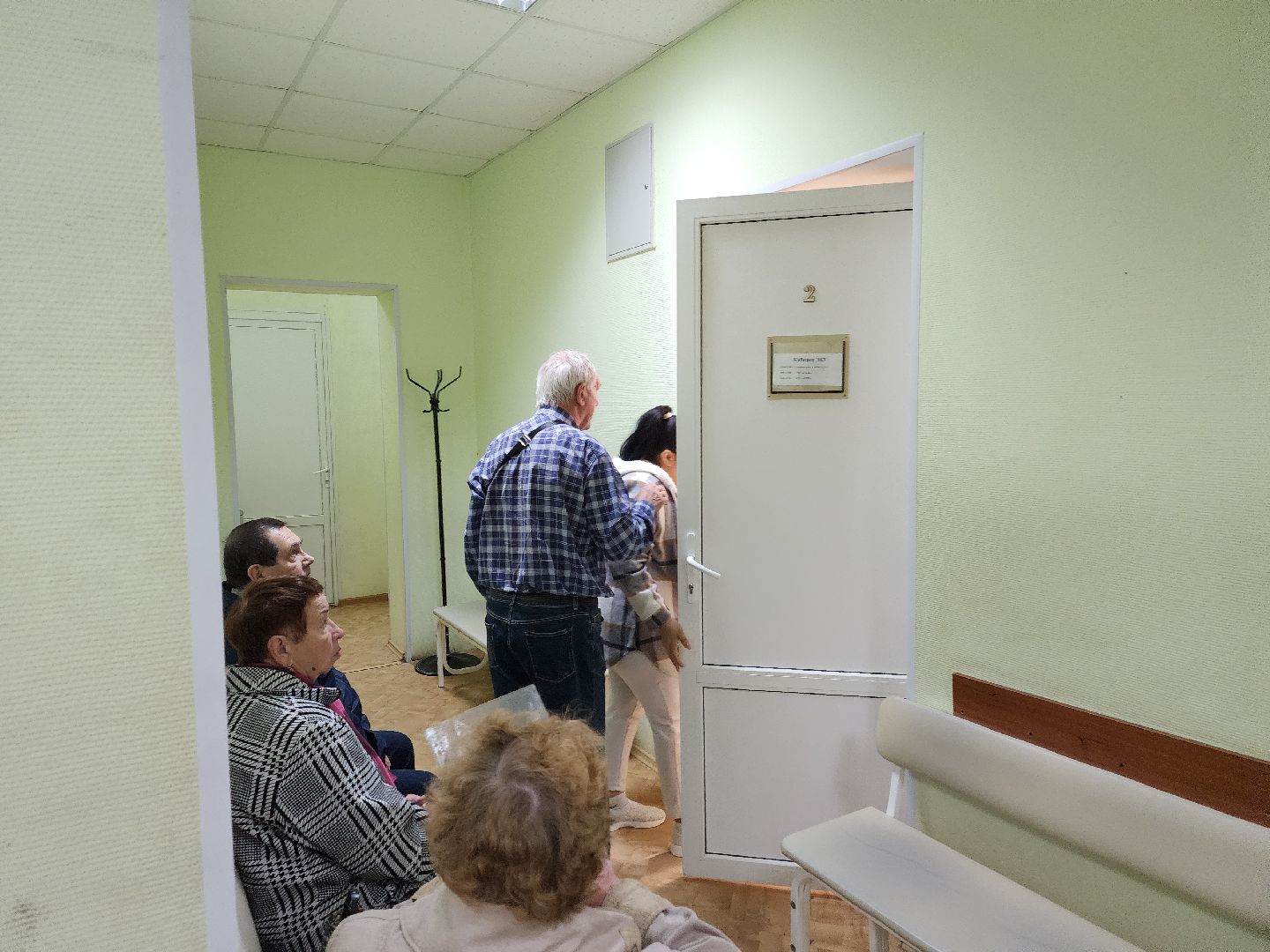 чехов, взрослая поликлиника, ремонт, переезд врачей, кабинет неотложной помощи, новый адрес, пионерская 8, кабинет экг, спирометрия, график работы, запись,