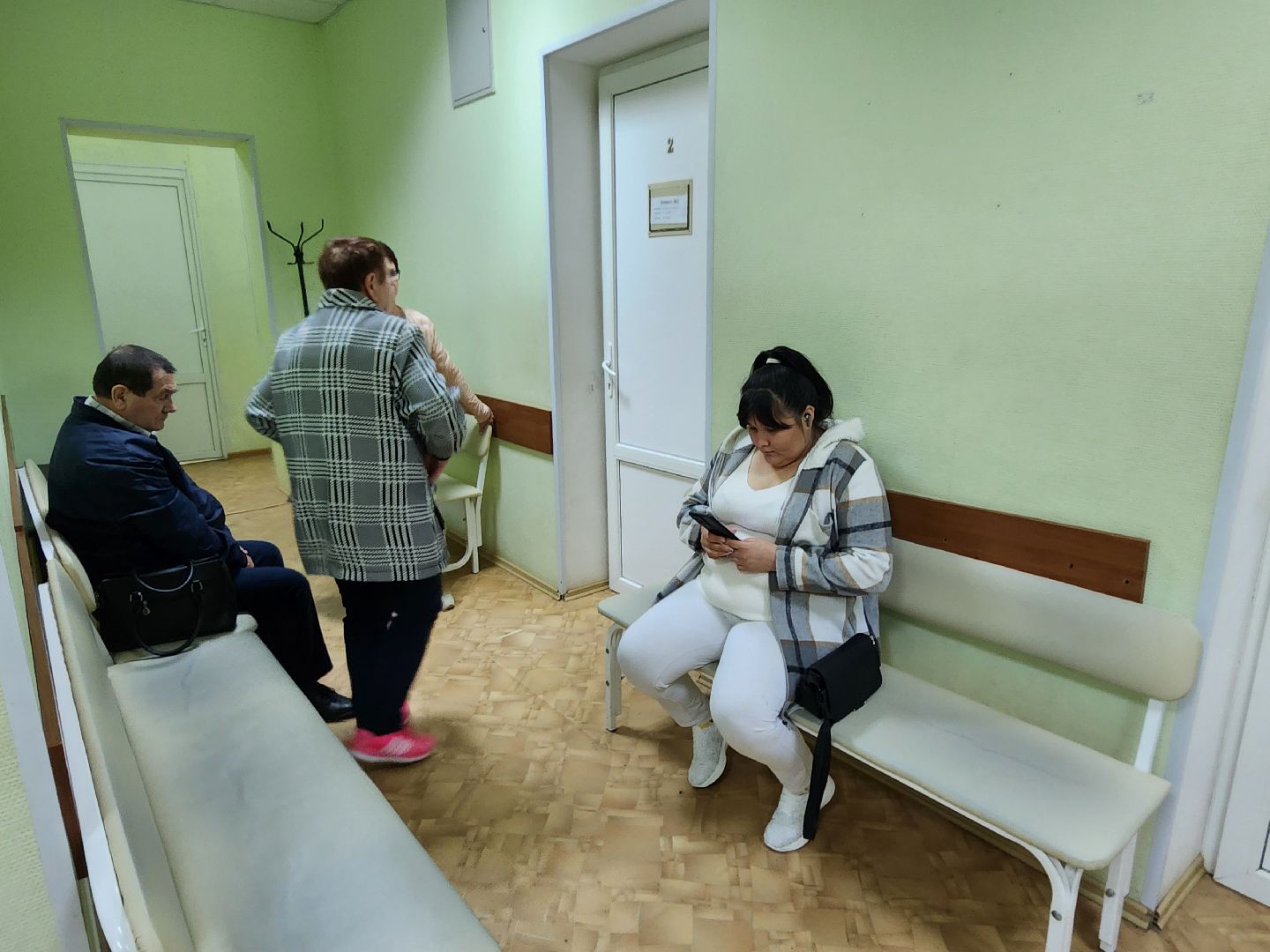 чехов, взрослая поликлиника, ремонт, переезд врачей, кабинет неотложной помощи, новый адрес, пионерская 8, кабинет экг, спирометрия, график работы, запись,