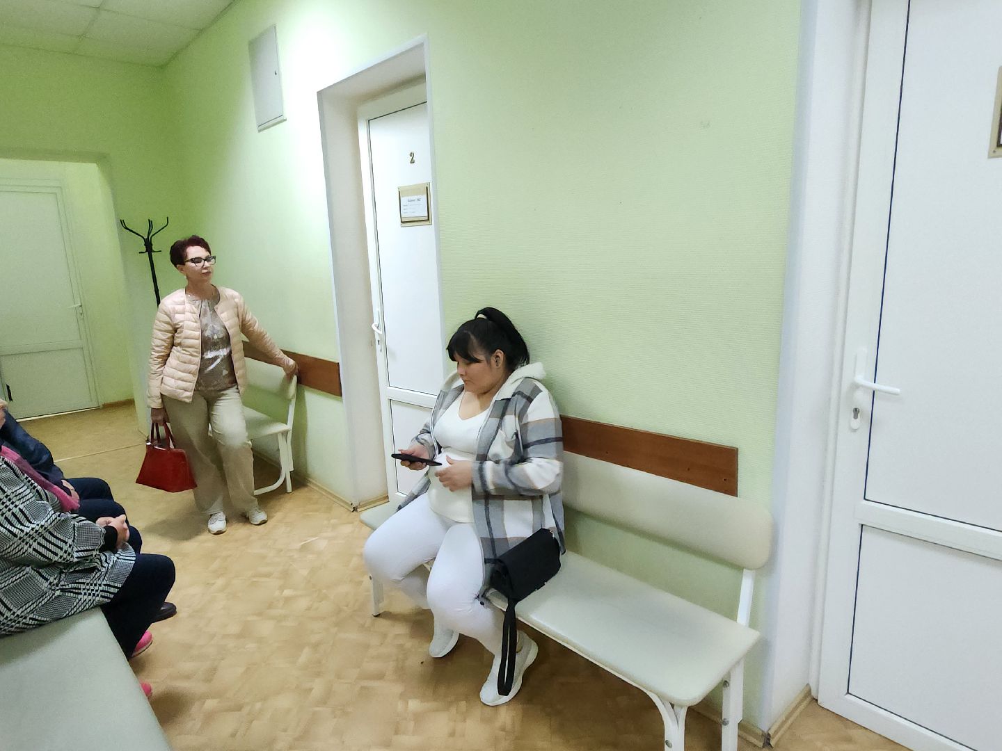 чехов, взрослая поликлиника, ремонт, переезд врачей, кабинет неотложной помощи, новый адрес, пионерская 8, кабинет экг, спирометрия, график работы, запись,