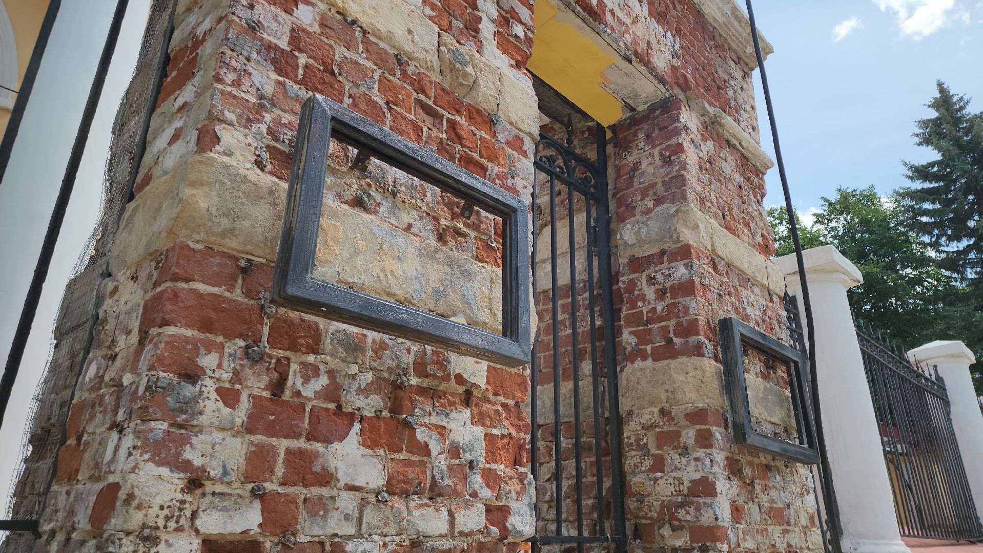 кашира, успенский собор, реставрация , ремонт, входная ворота, историческое сооружение,