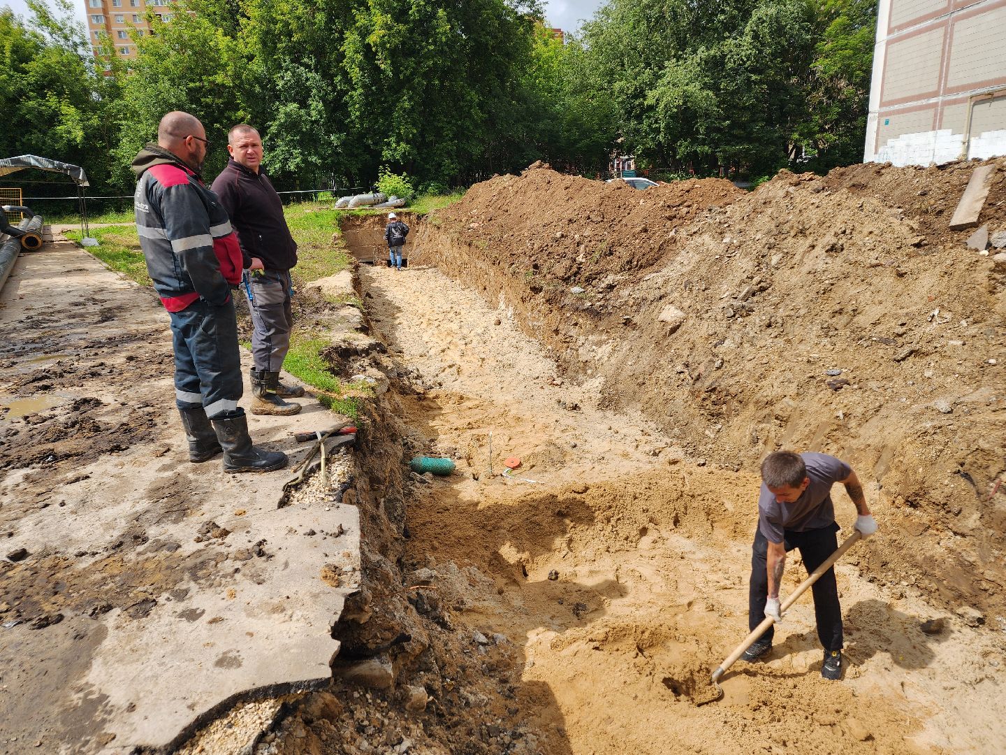 чехов, вишневый бульвар, улица чехова, ремонт теплотрассы, горячее водоснабжение, замена труб, передовая система теплоснабжения, уникальная ППУ изоляция, система контроля, госпрограмма московской области, развитие инженерной инфраструктуры и энергоэффективности,губернатор подмосковья,