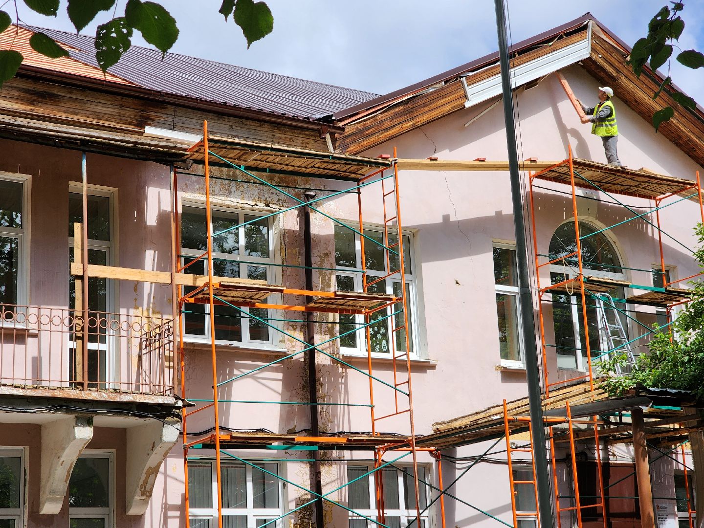 чехов, улица пионерская 2, взрослая поликлиника, текущий ремонт, замена кровли, ремонт крыши, реконструкция, демонтажные работы, фасадные работы, кровельные работы, инженерные сети, благоустройство территории,